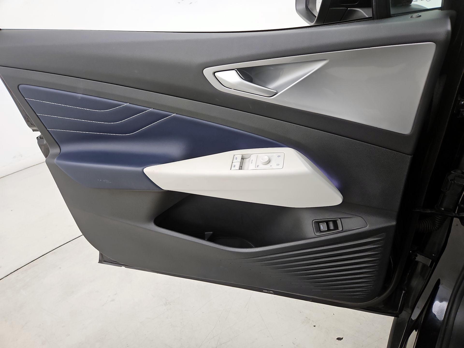 Thumbnail: 2023 Volkswagen ID.4 - 12