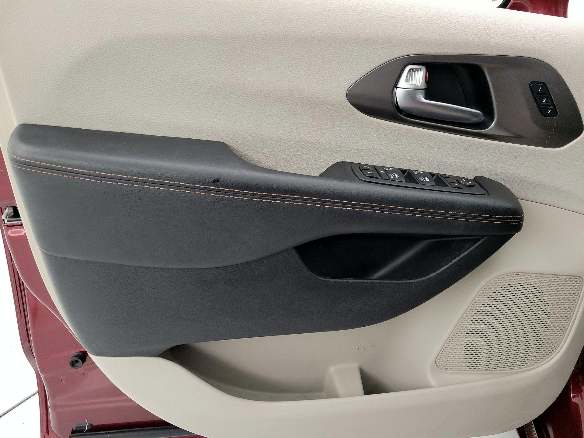 Thumbnail: 2020 Chrysler Pacifica - 12