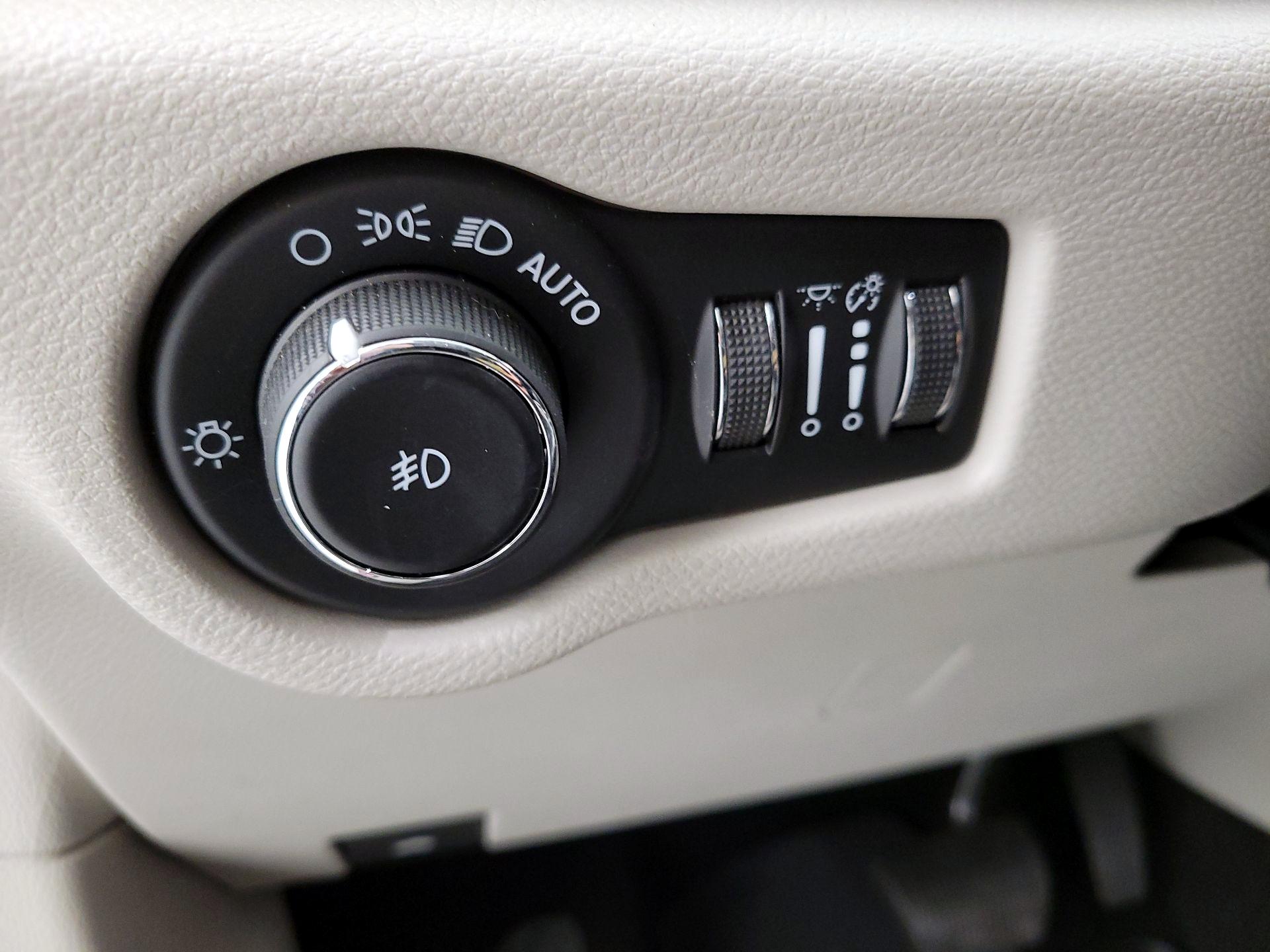 Thumbnail: 2020 Chrysler Pacifica - 13