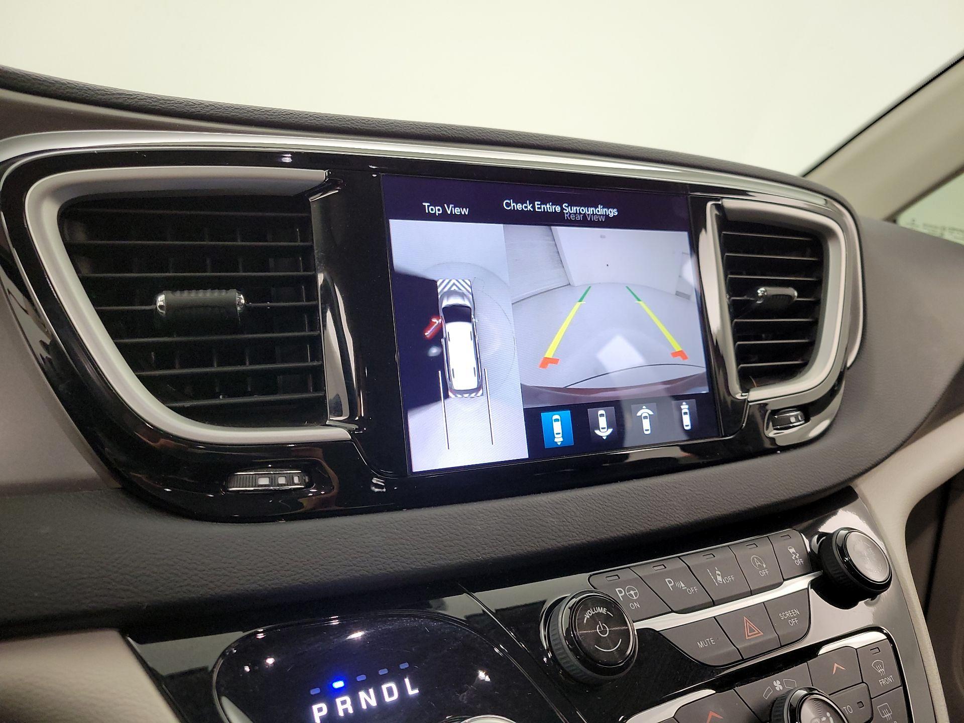 Thumbnail: 2020 Chrysler Pacifica - 15