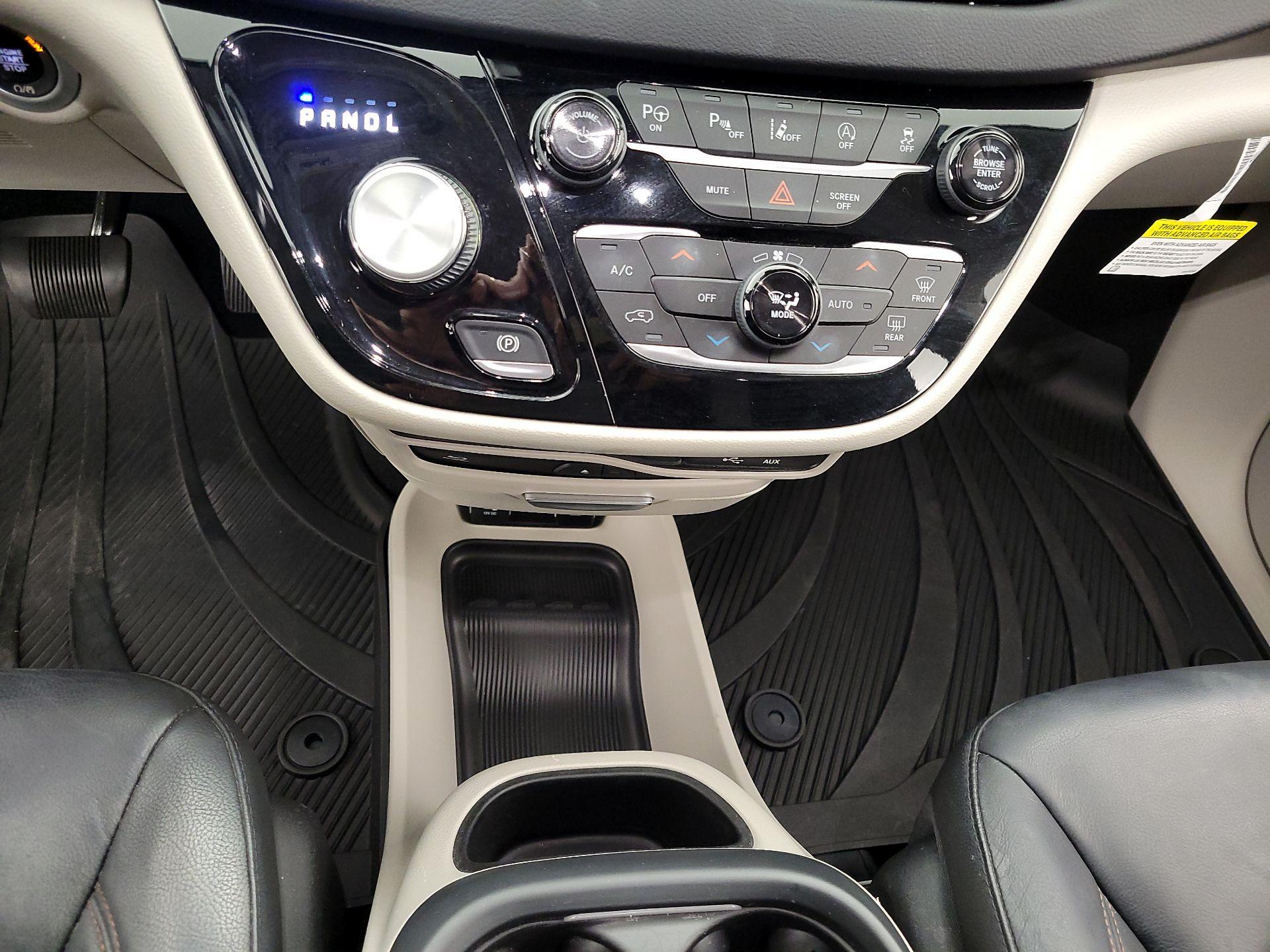 Thumbnail: 2020 Chrysler Pacifica - 18