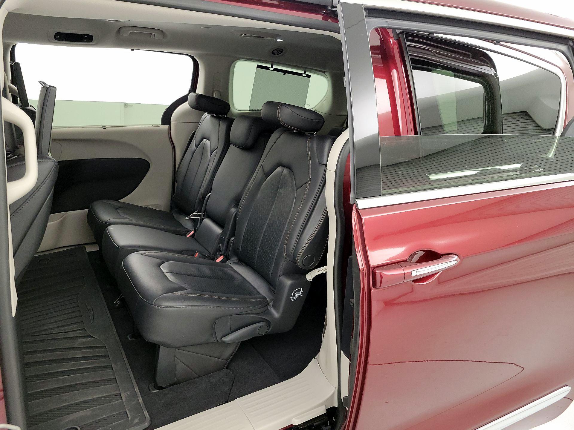 Thumbnail: 2020 Chrysler Pacifica - 20