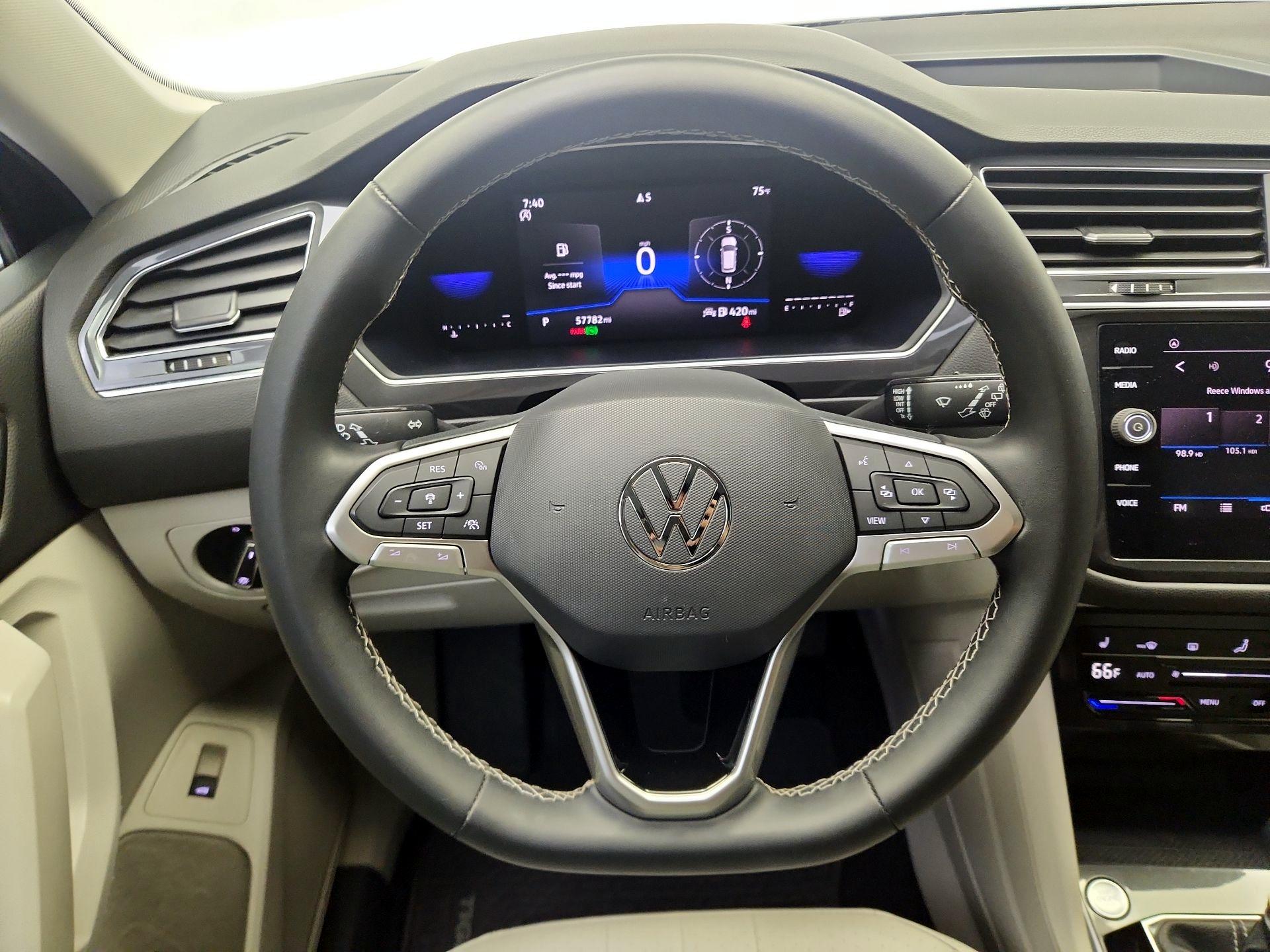 Thumbnail: 2022 Volkswagen Tiguan - 10