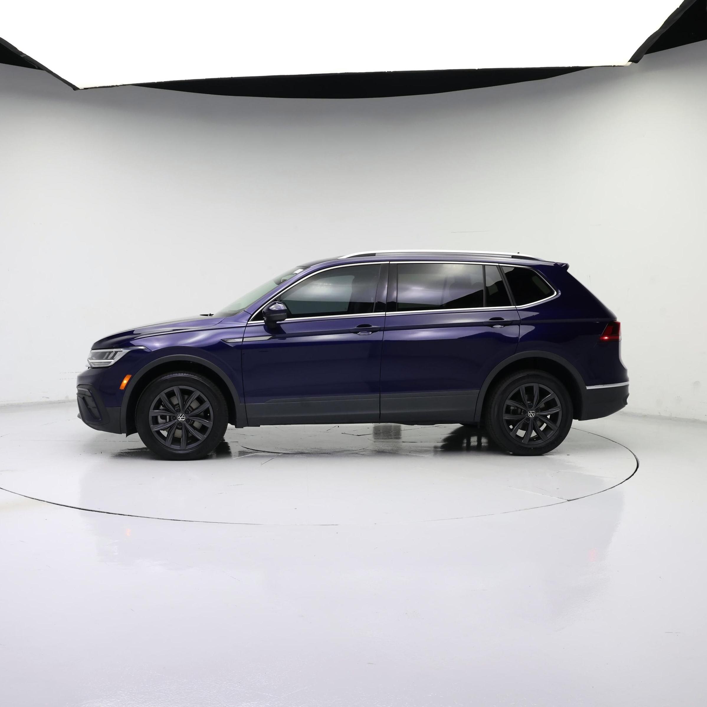 Thumbnail: 2022 Volkswagen Tiguan - 3
