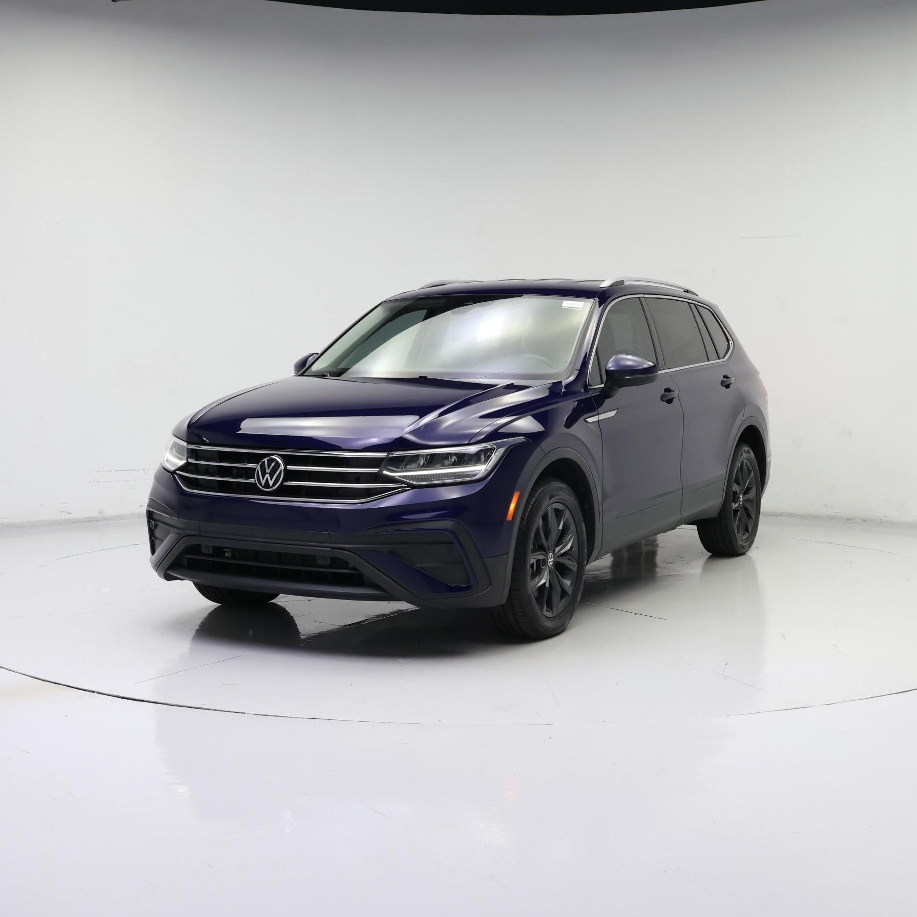Thumbnail: 2022 Volkswagen Tiguan - 4