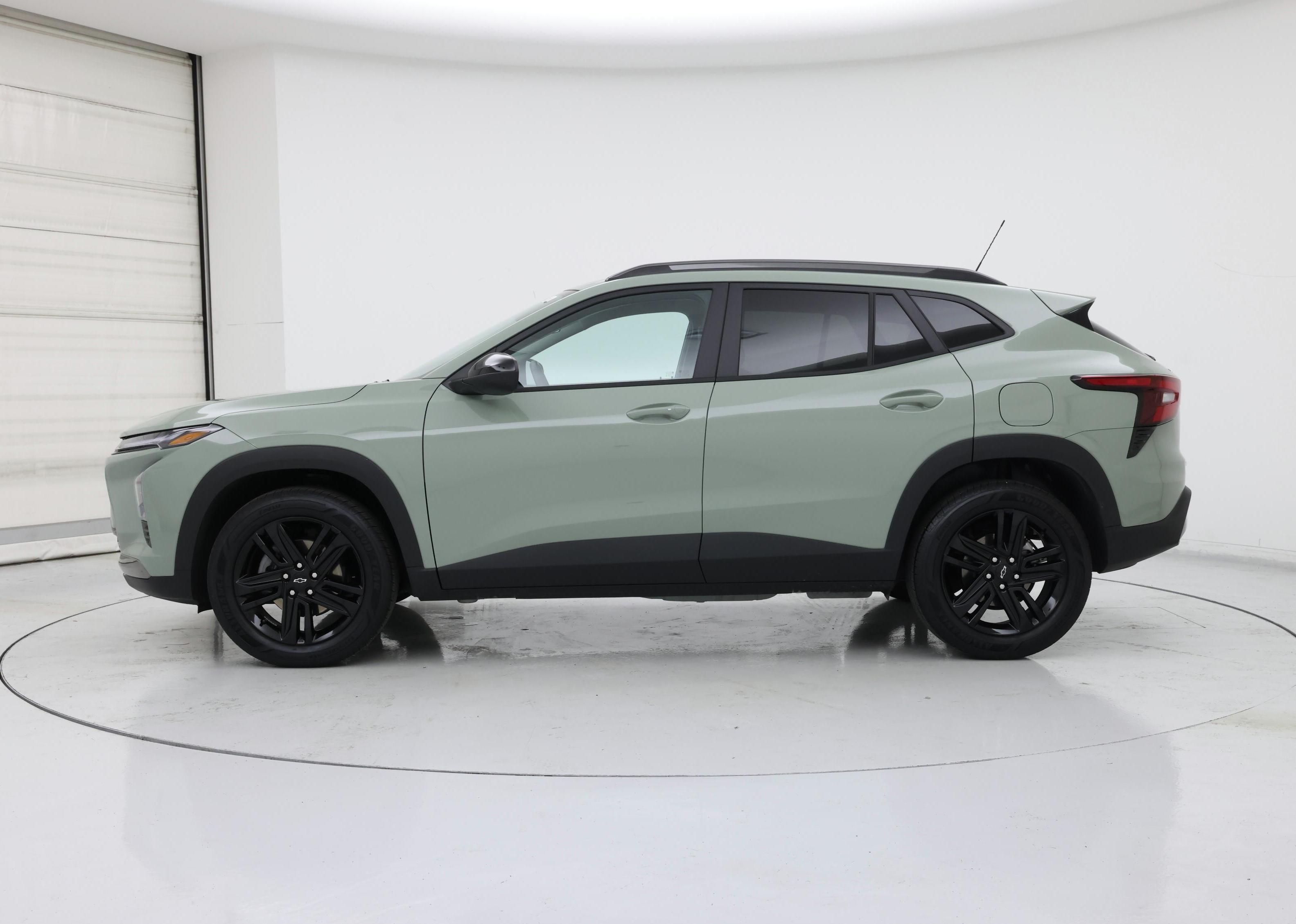 Thumbnail: 2025 Chevrolet Trax - 3