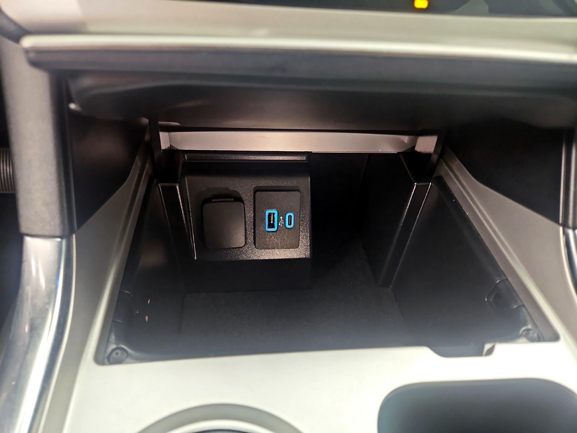 Thumbnail: 2021 Ford Explorer - 18