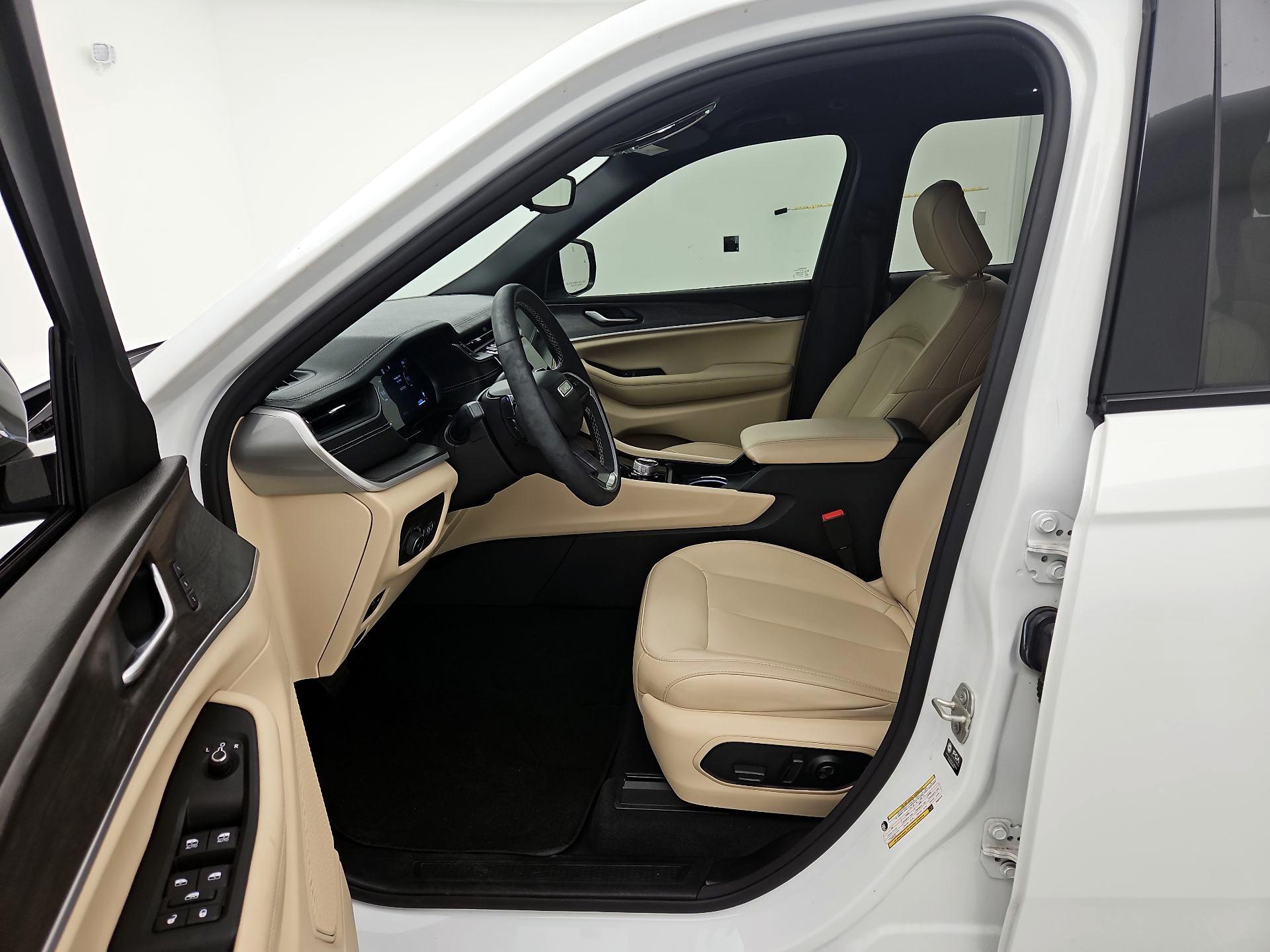 Thumbnail: 2023 Jeep Grand Cherokee - 11