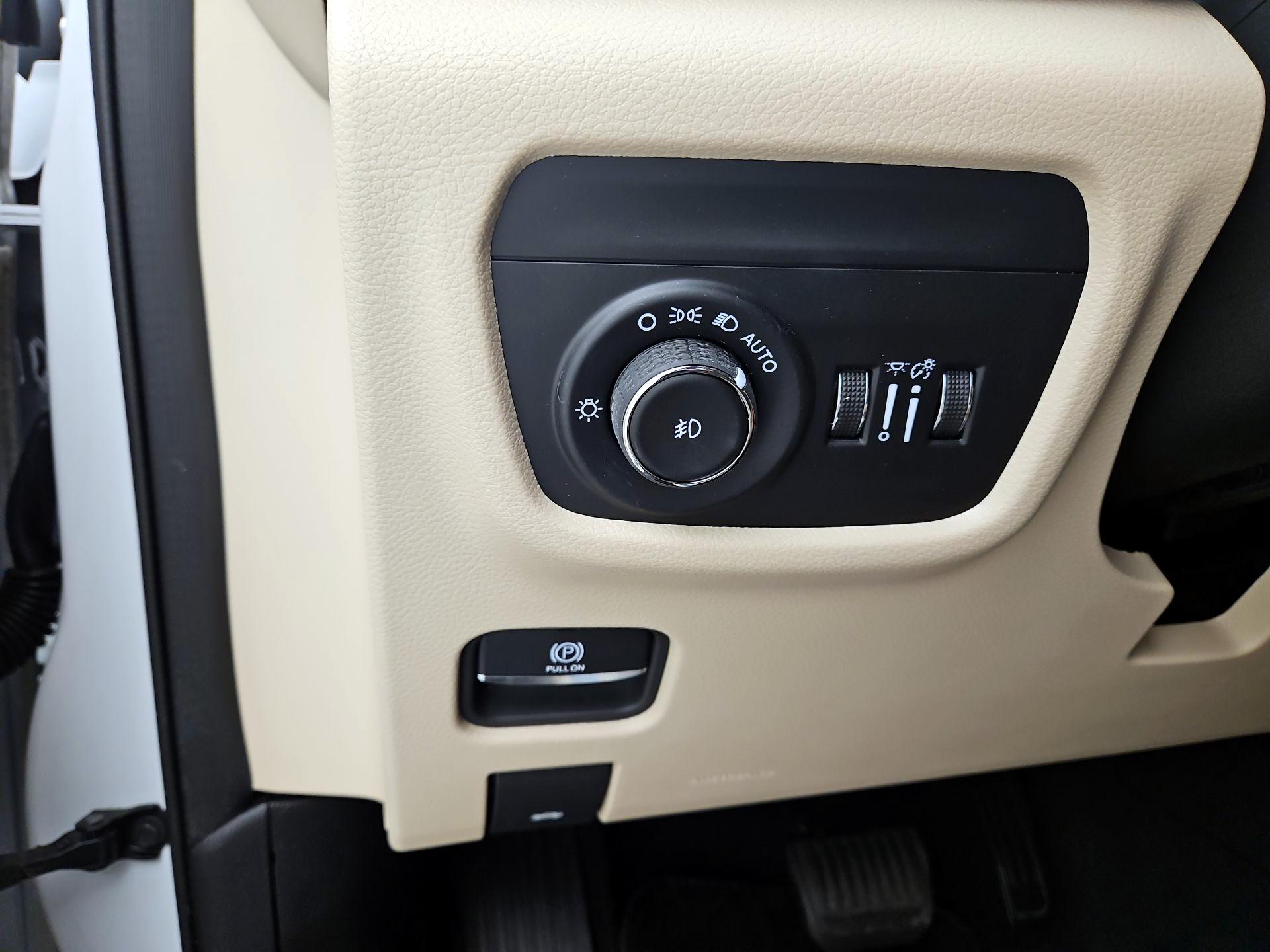 Thumbnail: 2023 Jeep Grand Cherokee - 13