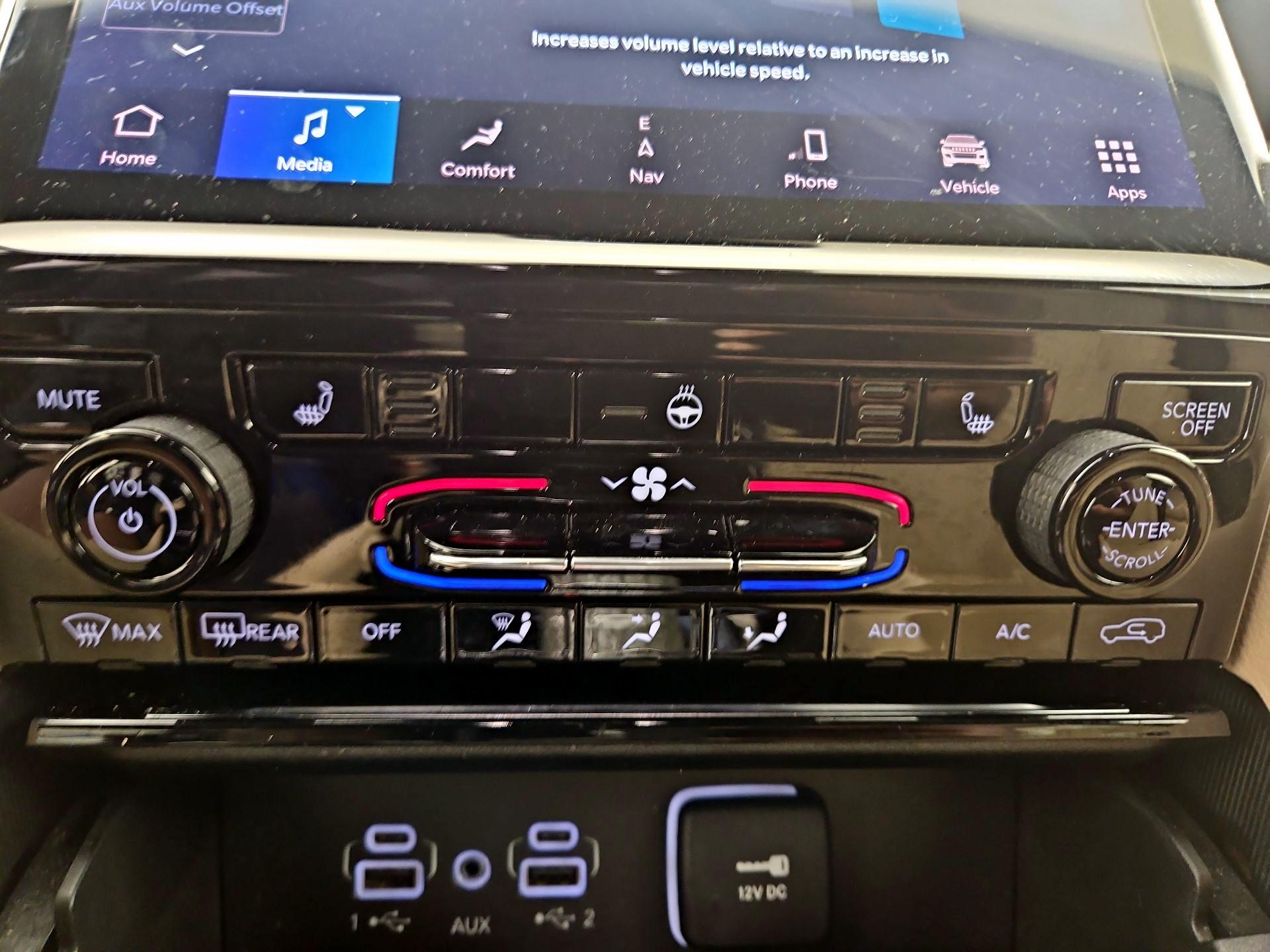 Thumbnail: 2023 Jeep Grand Cherokee - 17