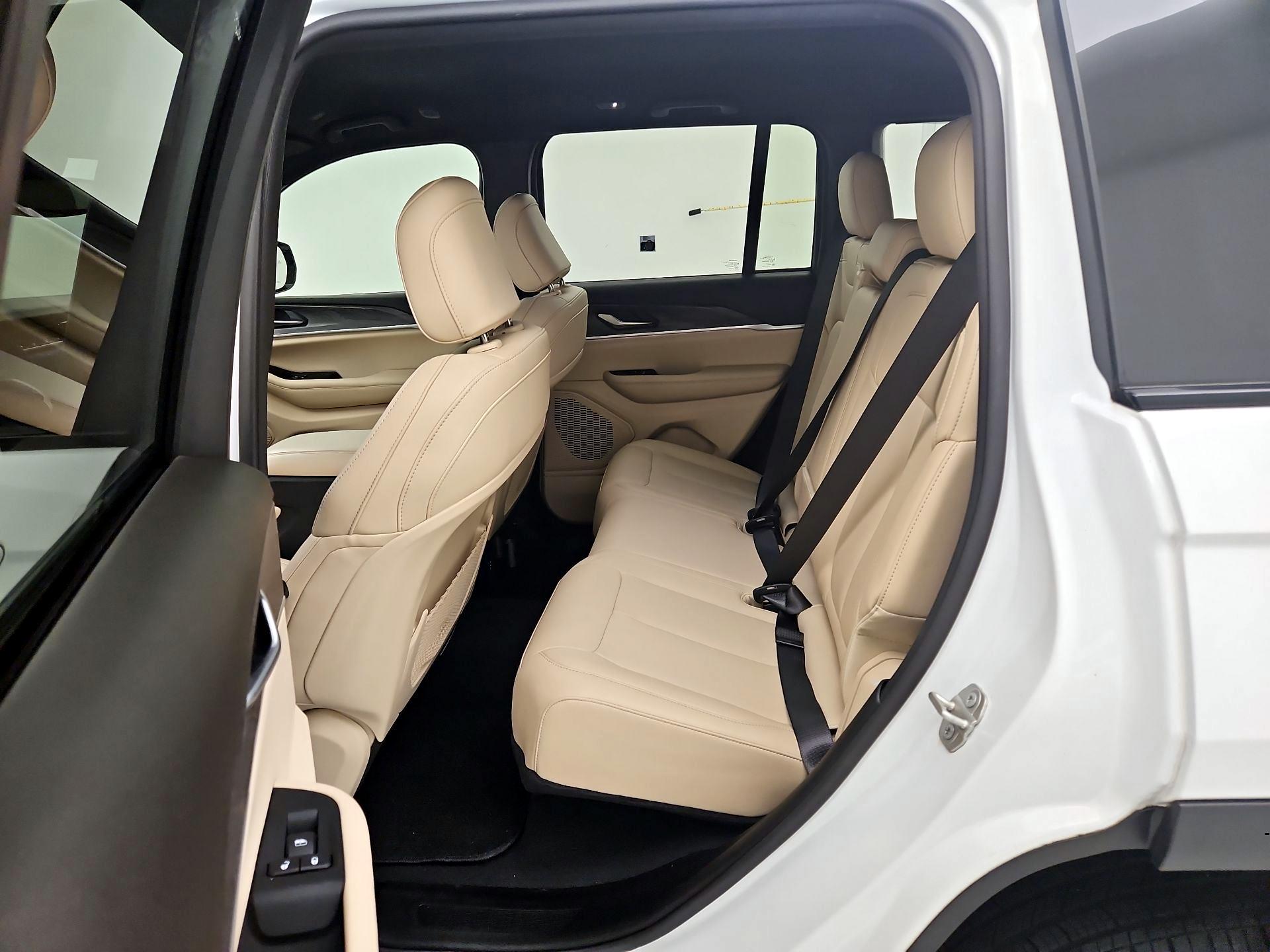 Thumbnail: 2023 Jeep Grand Cherokee - 20