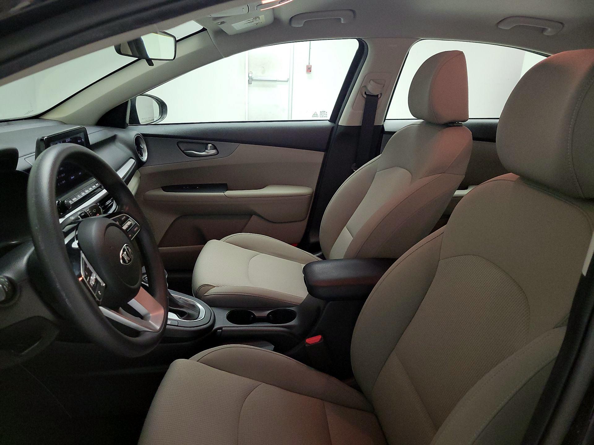 Thumbnail: 2021 Kia Forte - 11