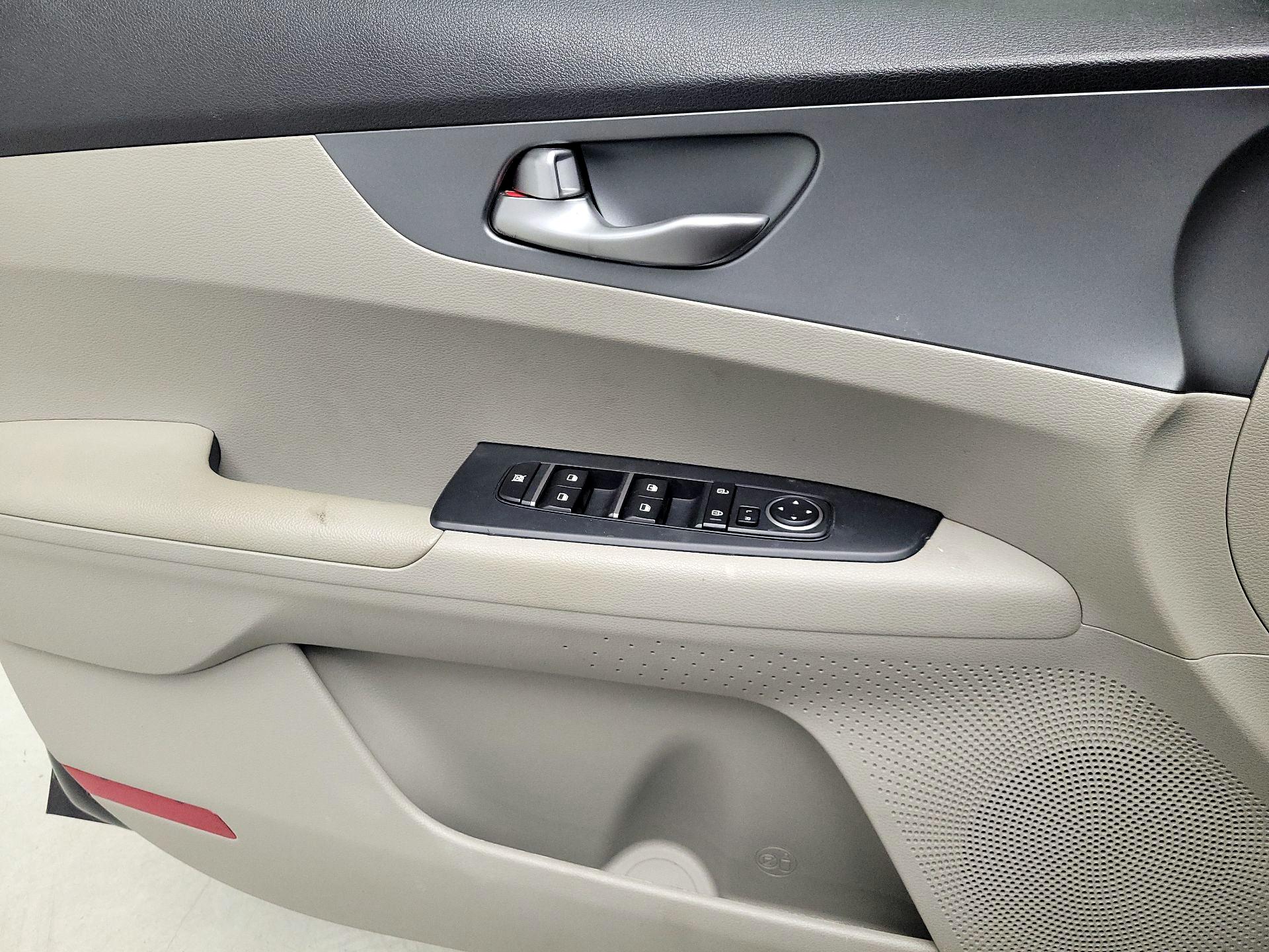 Thumbnail: 2021 Kia Forte - 12