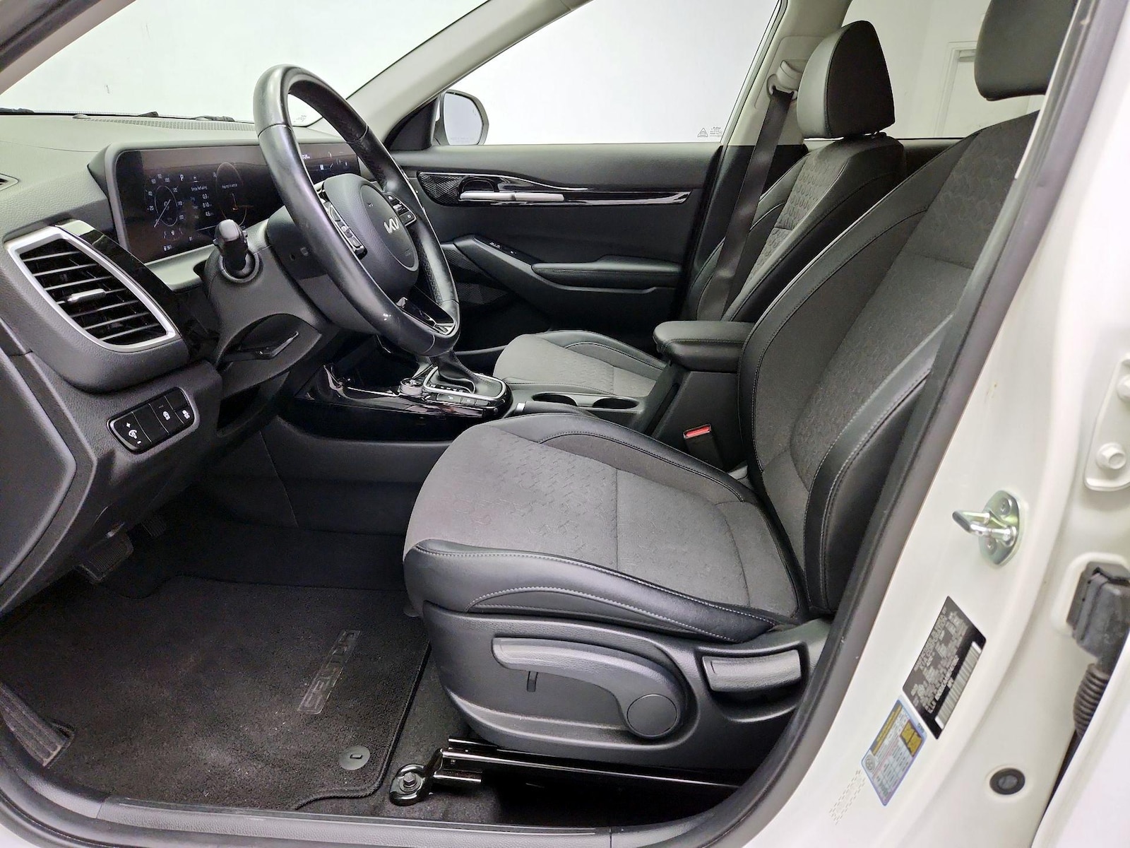 2024 Kia Seltos S - Photo 12