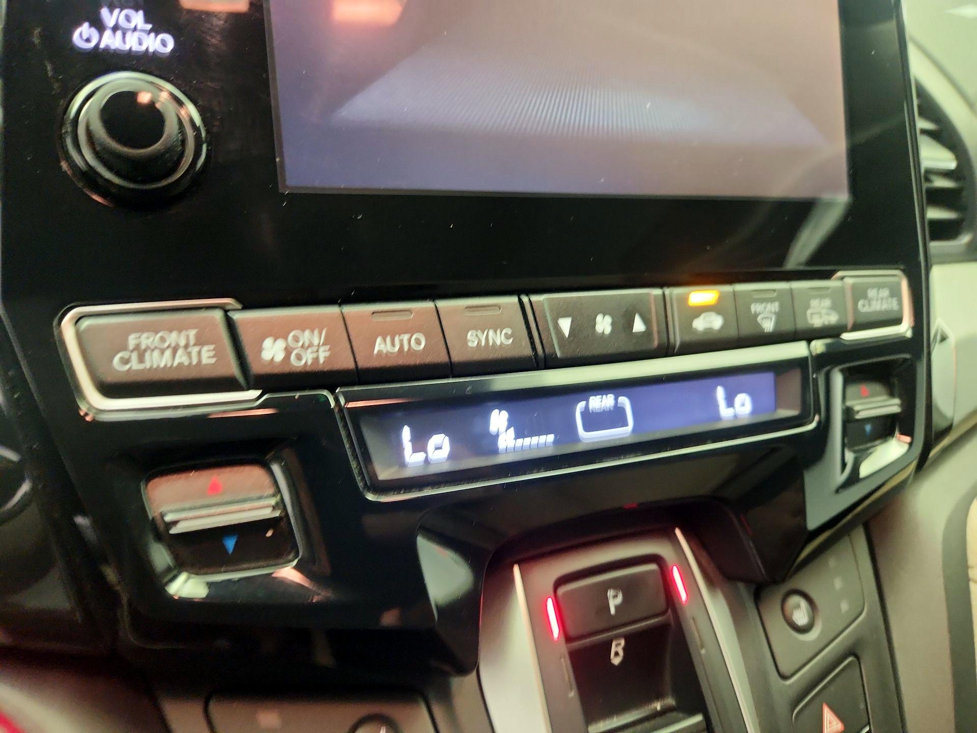 Thumbnail: 2018 Honda Odyssey - 15