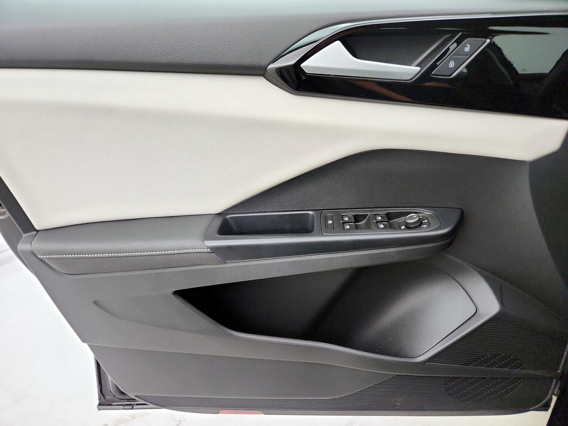 Thumbnail: 2025 Volkswagen Taos - 12