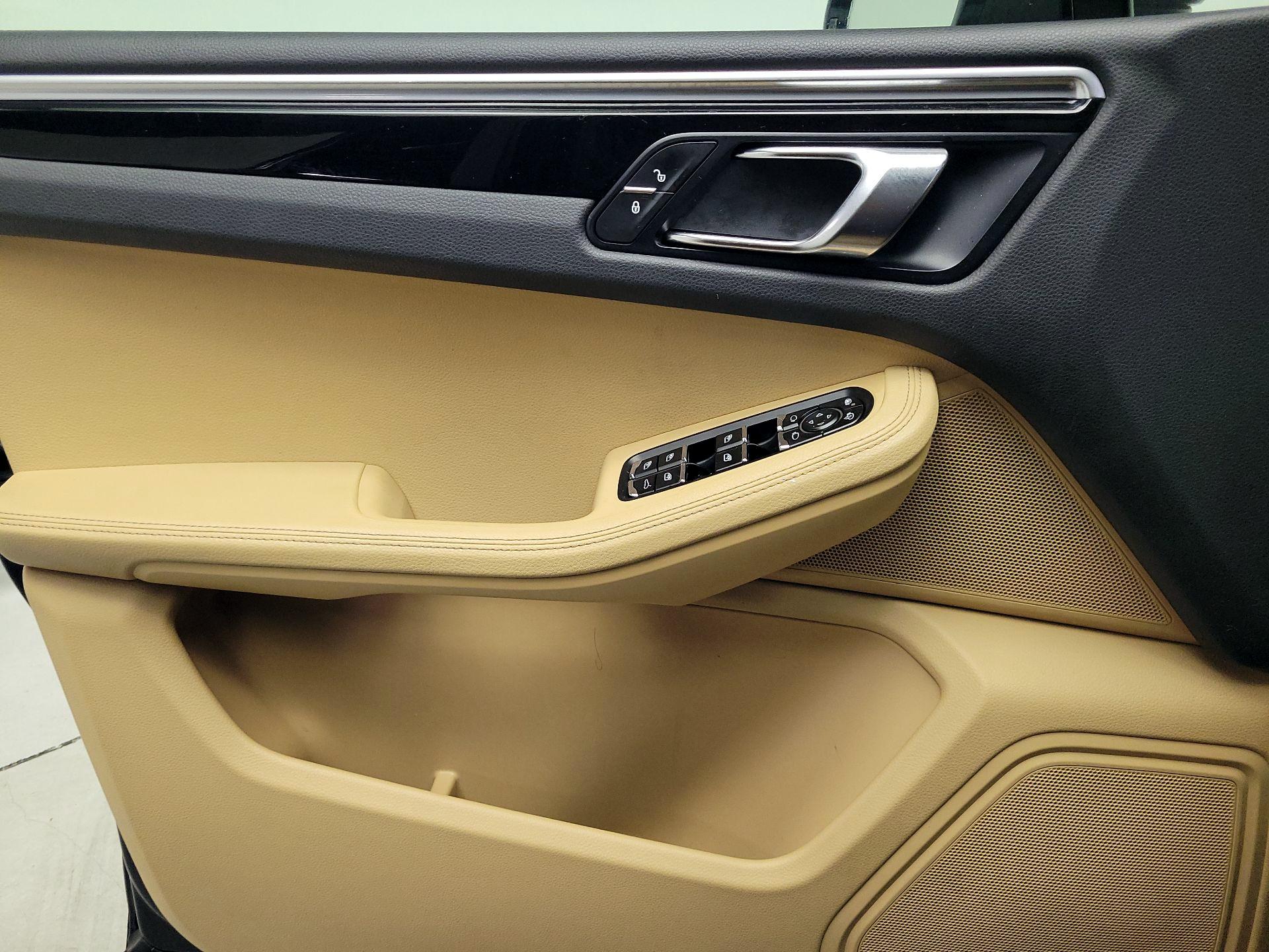 Thumbnail: 2018 Porsche Macan - 12