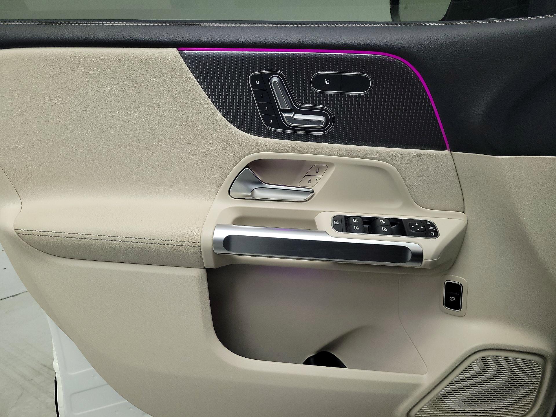 Thumbnail: 2022 Mercedes-Benz GLB - 12