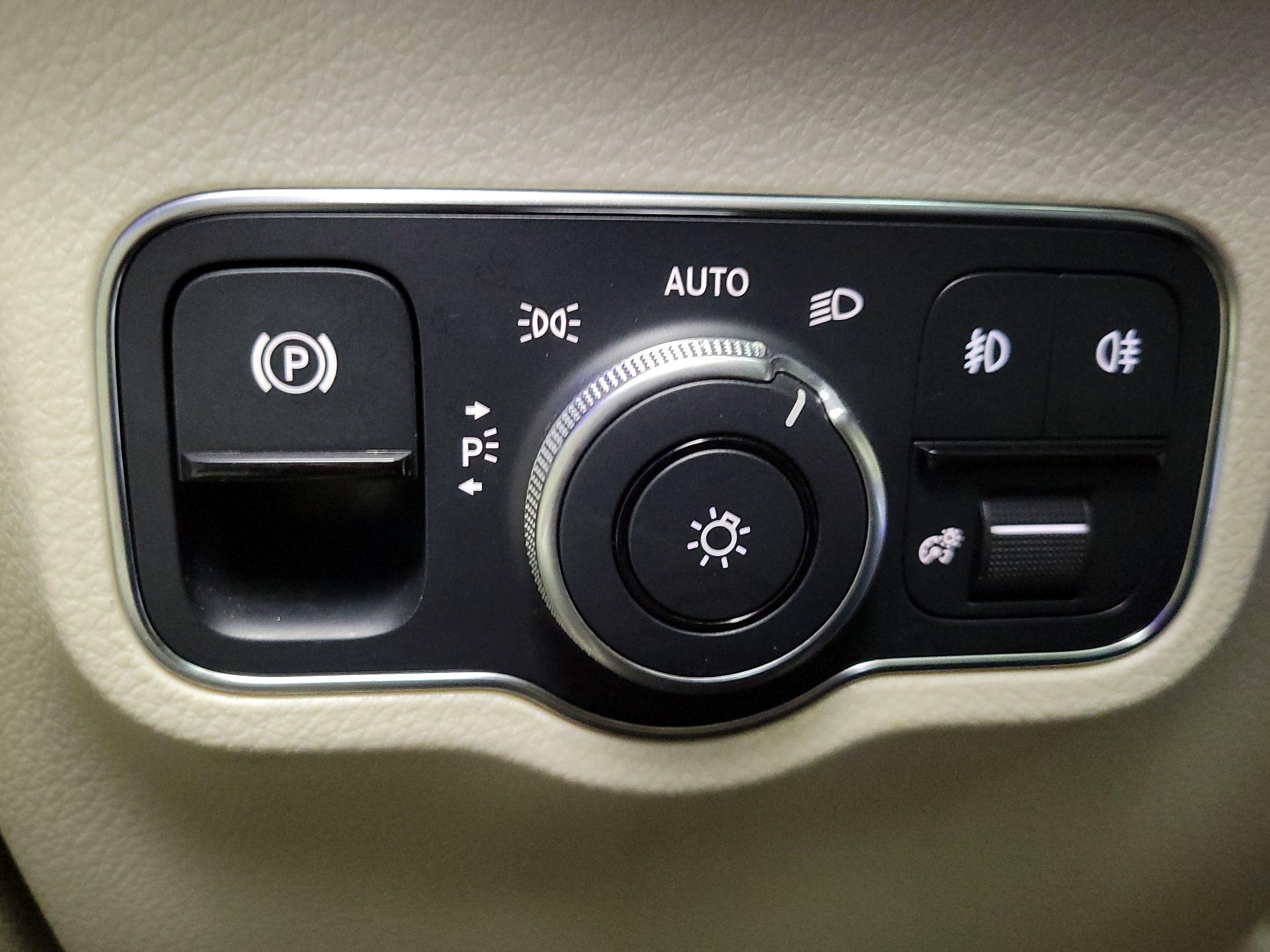 Thumbnail: 2022 Mercedes-Benz GLB - 13