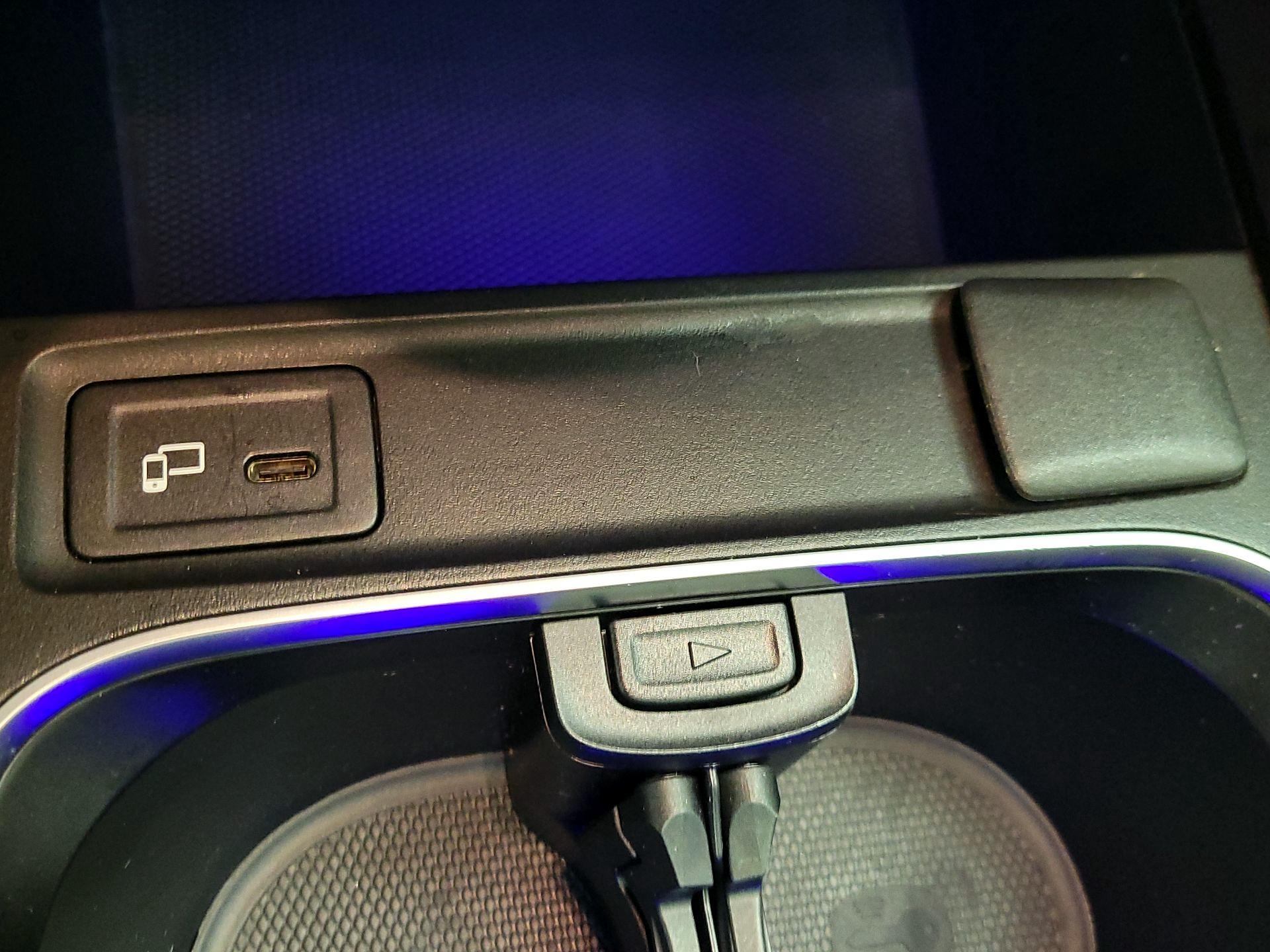 Thumbnail: 2022 Mercedes-Benz GLB - 18