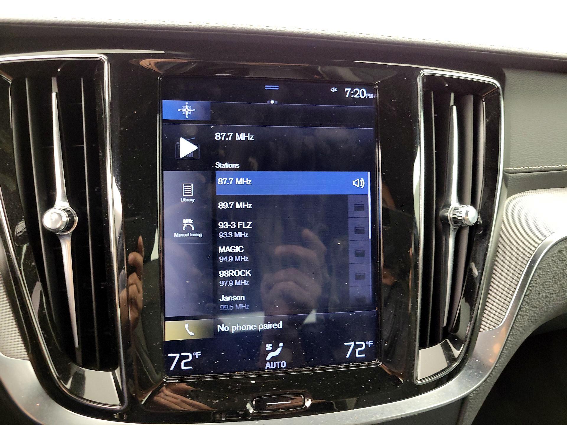 Thumbnail: 2020 Volvo V60 - 16