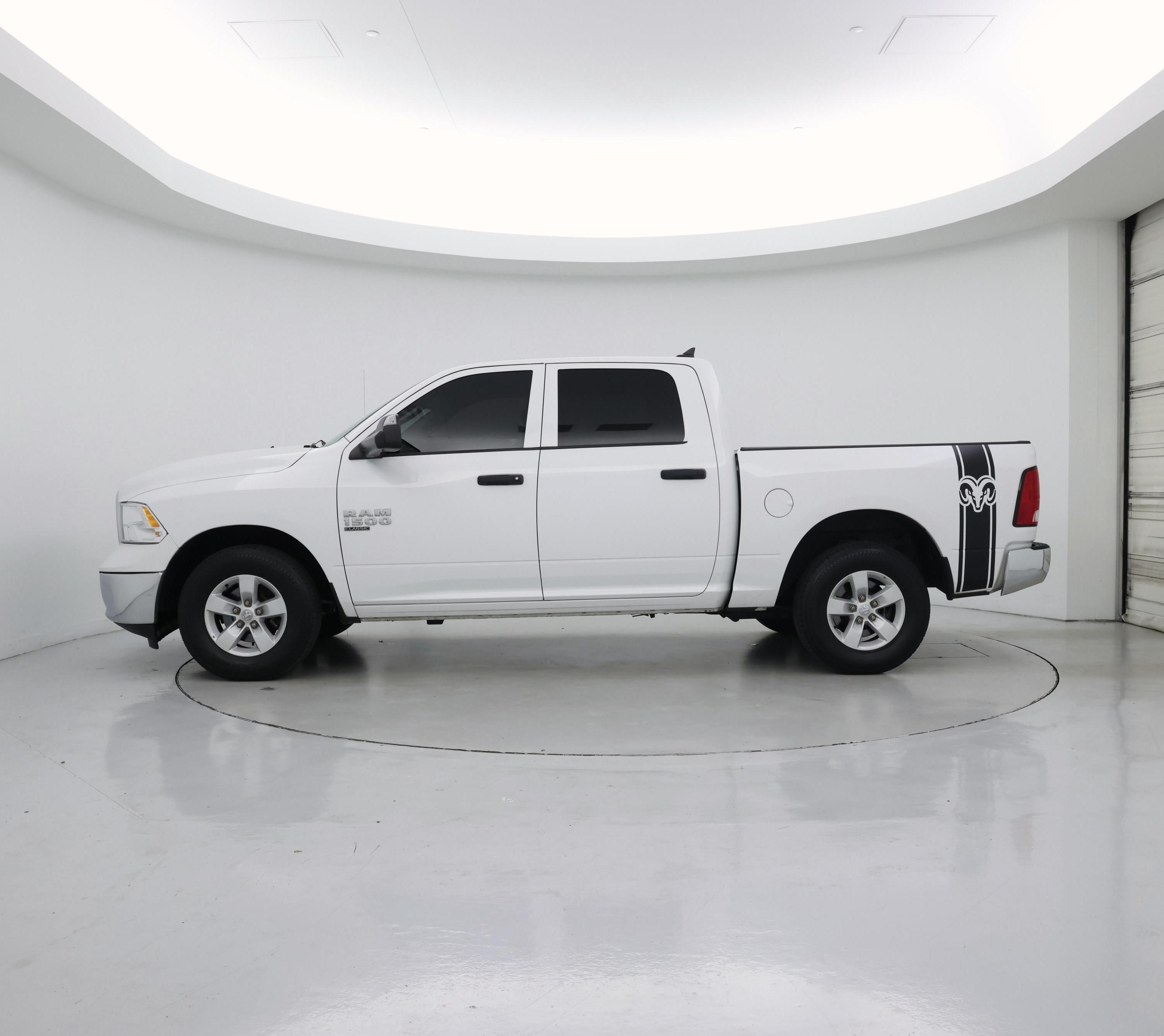 Thumbnail: 2022 RAM 1500 Classic - 3