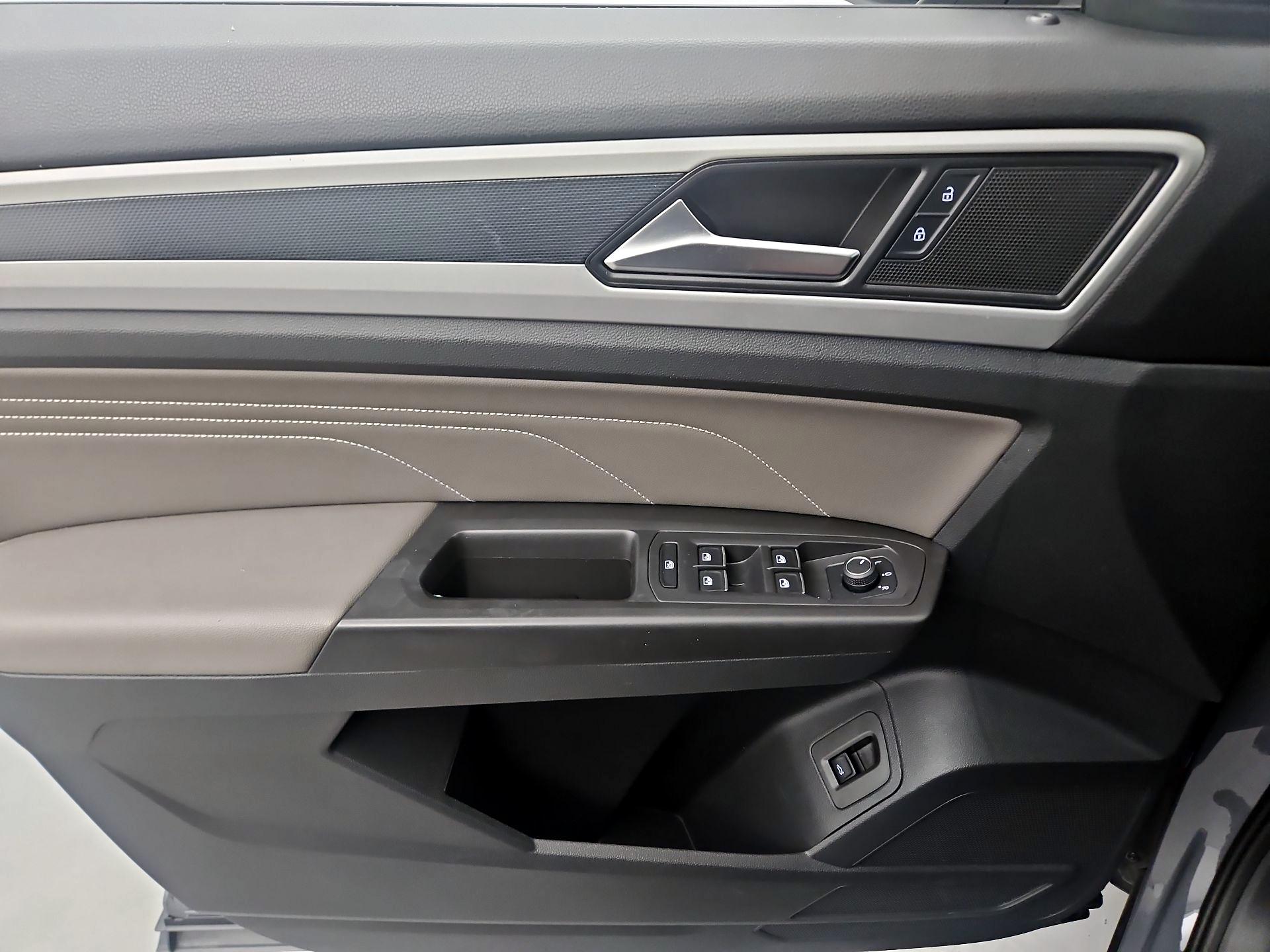 Thumbnail: 2023 Volkswagen Atlas - 12