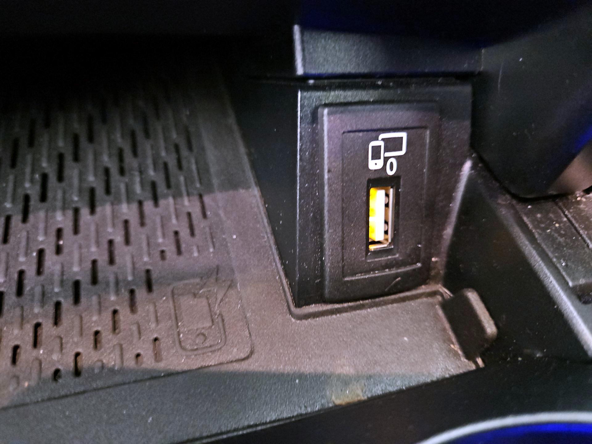 Thumbnail: 2020 Mercedes-Benz C-Class - 18