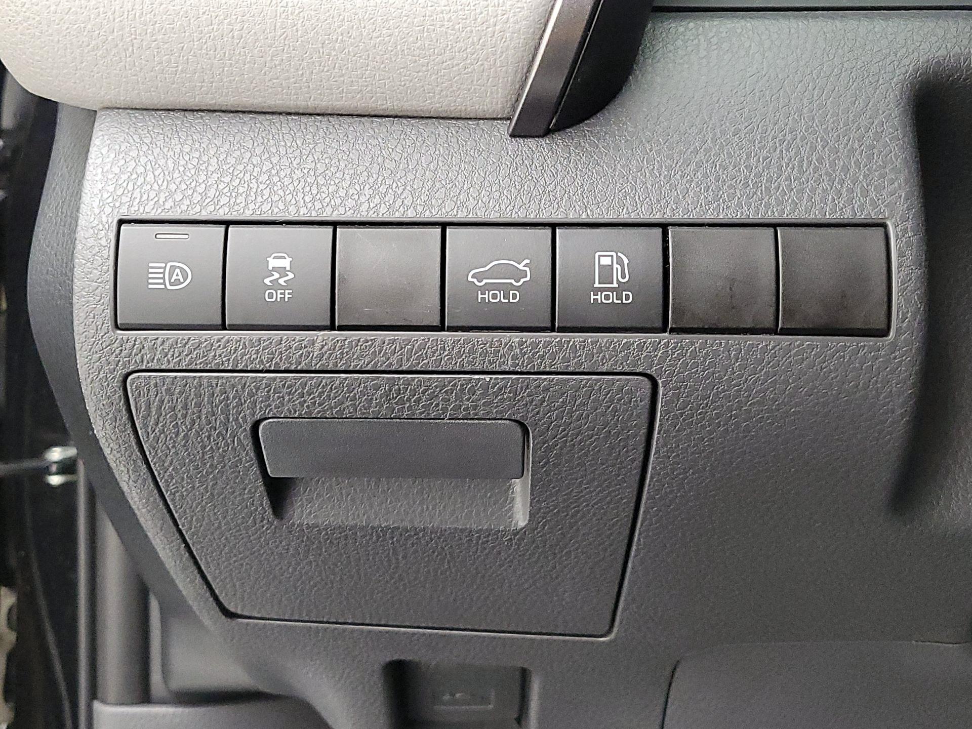 Thumbnail: 2021 Toyota Camry - 13