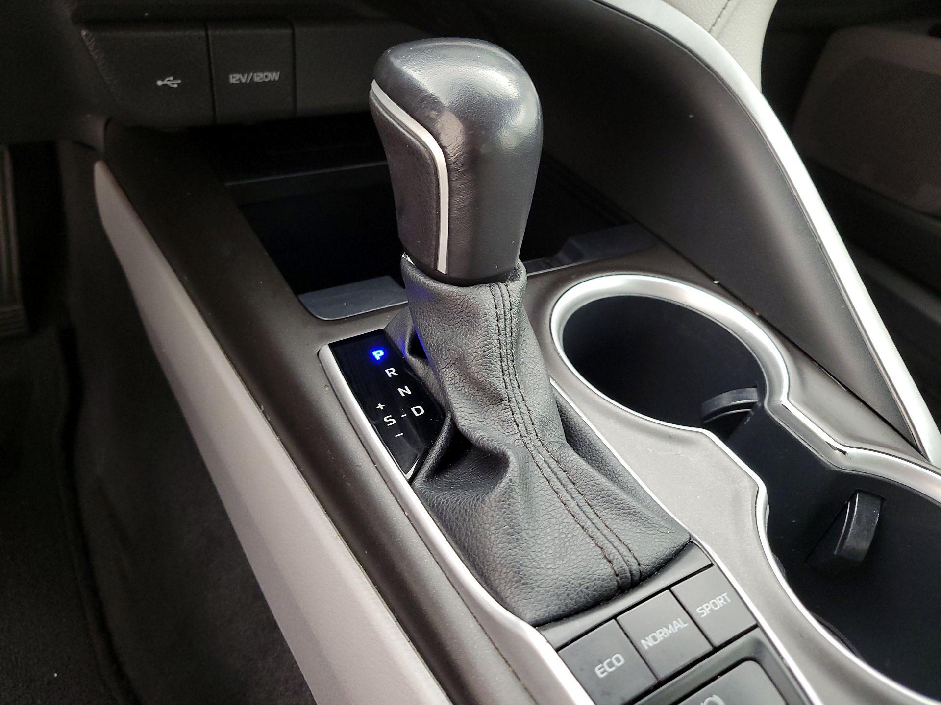 Thumbnail: 2021 Toyota Camry - 17