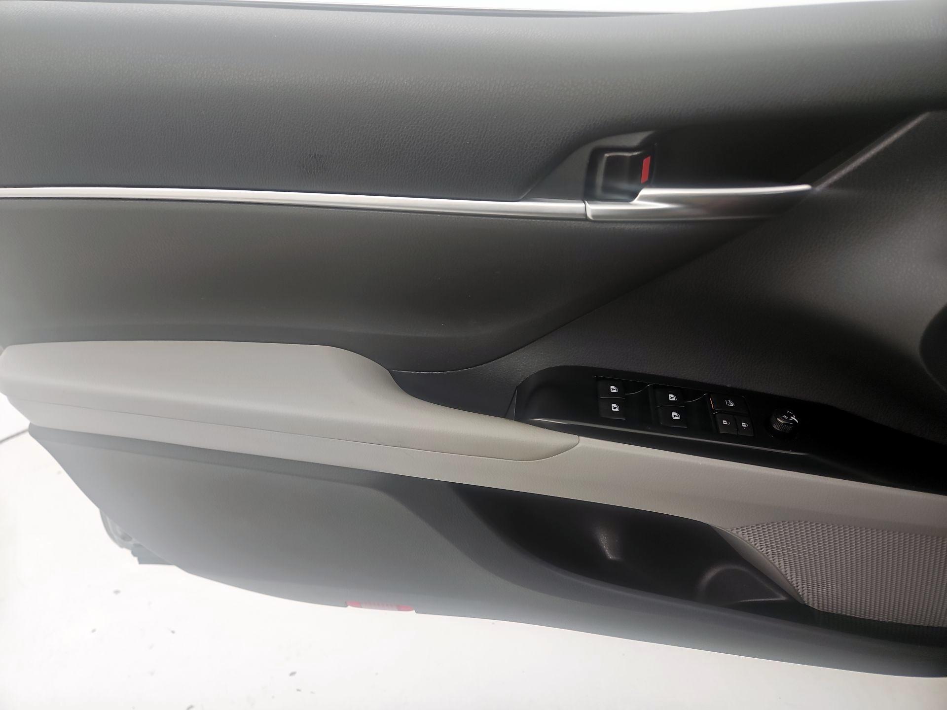 Thumbnail: 2020 Toyota Camry - 12