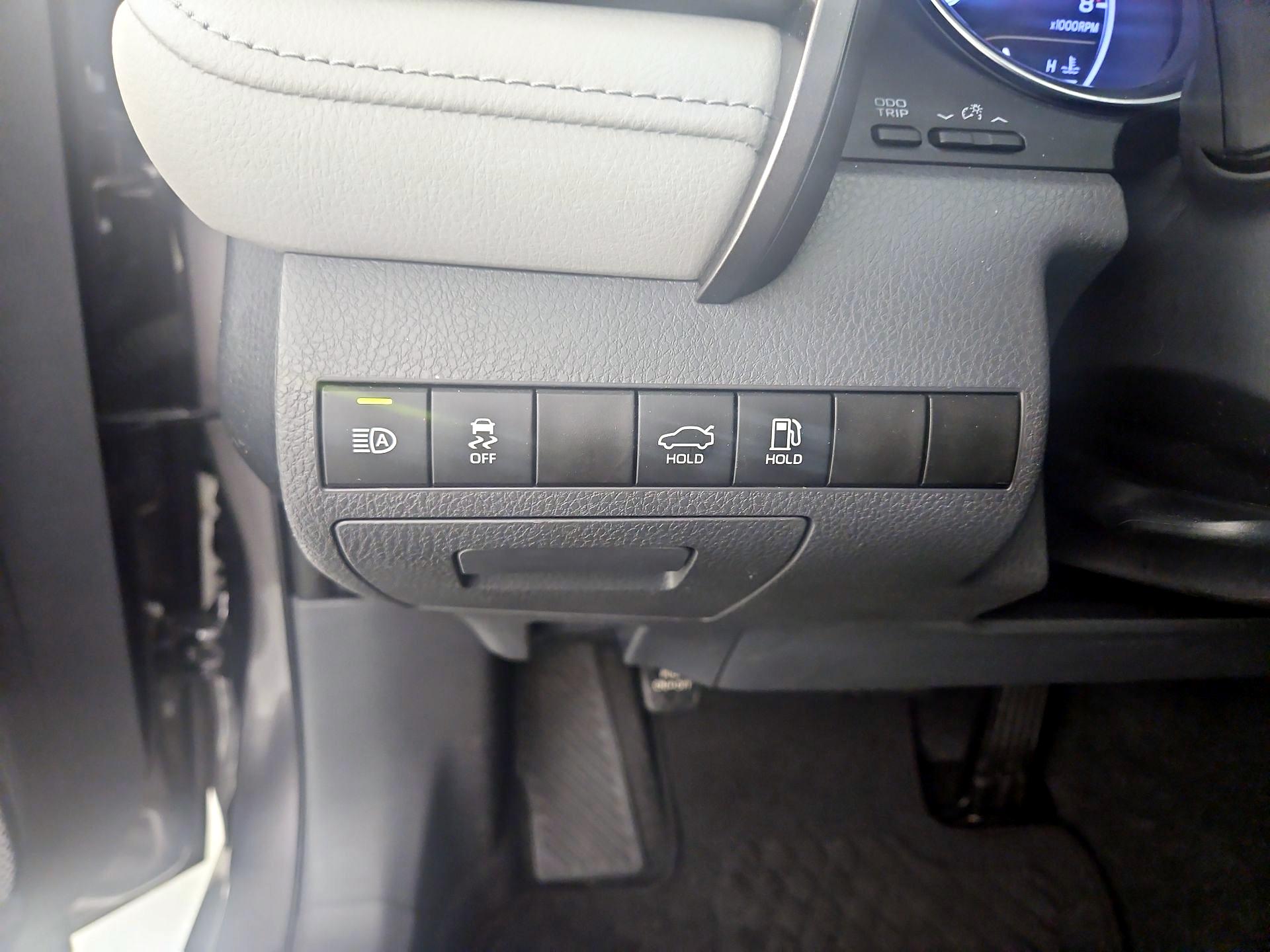 Thumbnail: 2020 Toyota Camry - 13