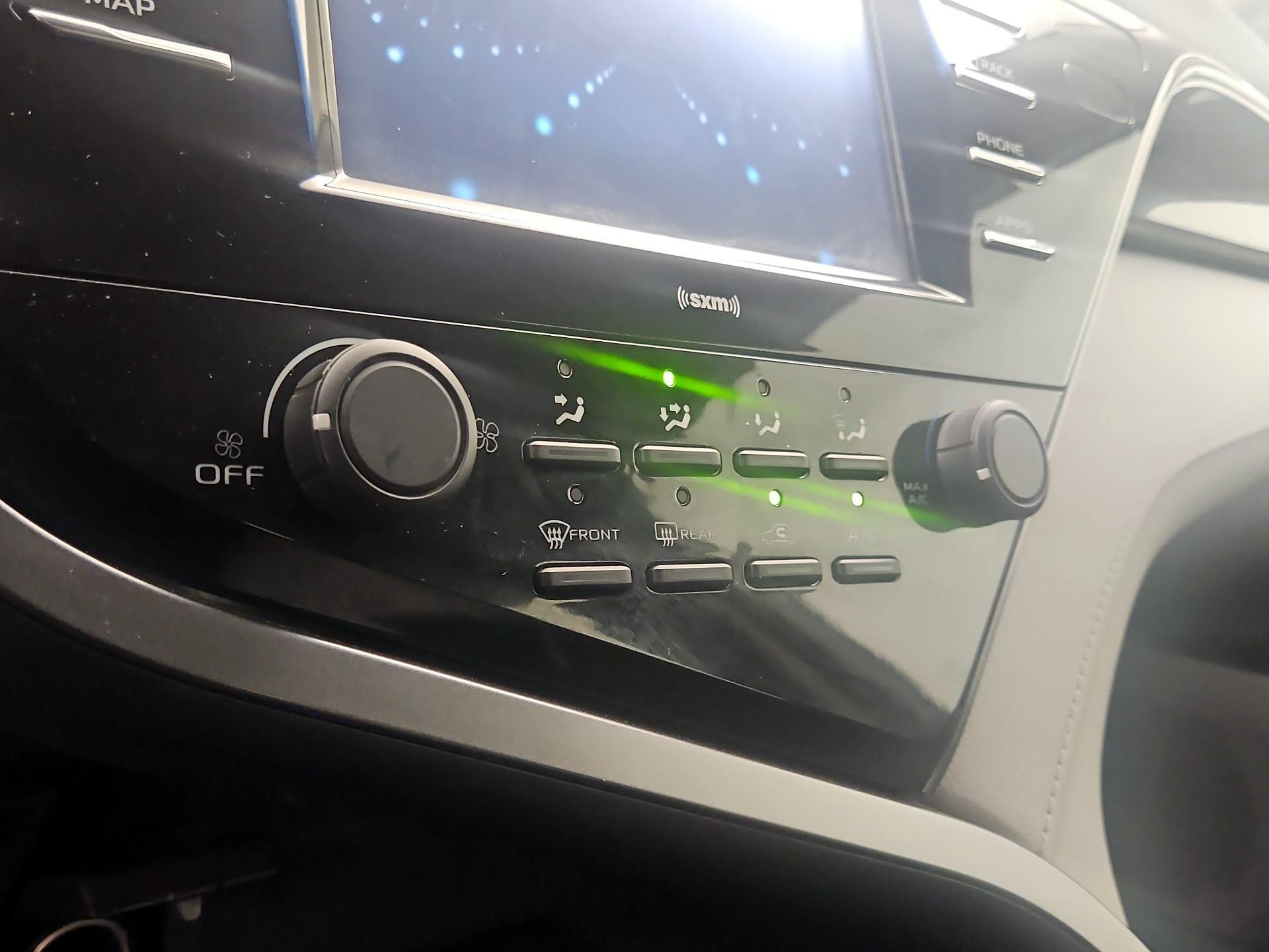 Thumbnail: 2020 Toyota Camry - 16