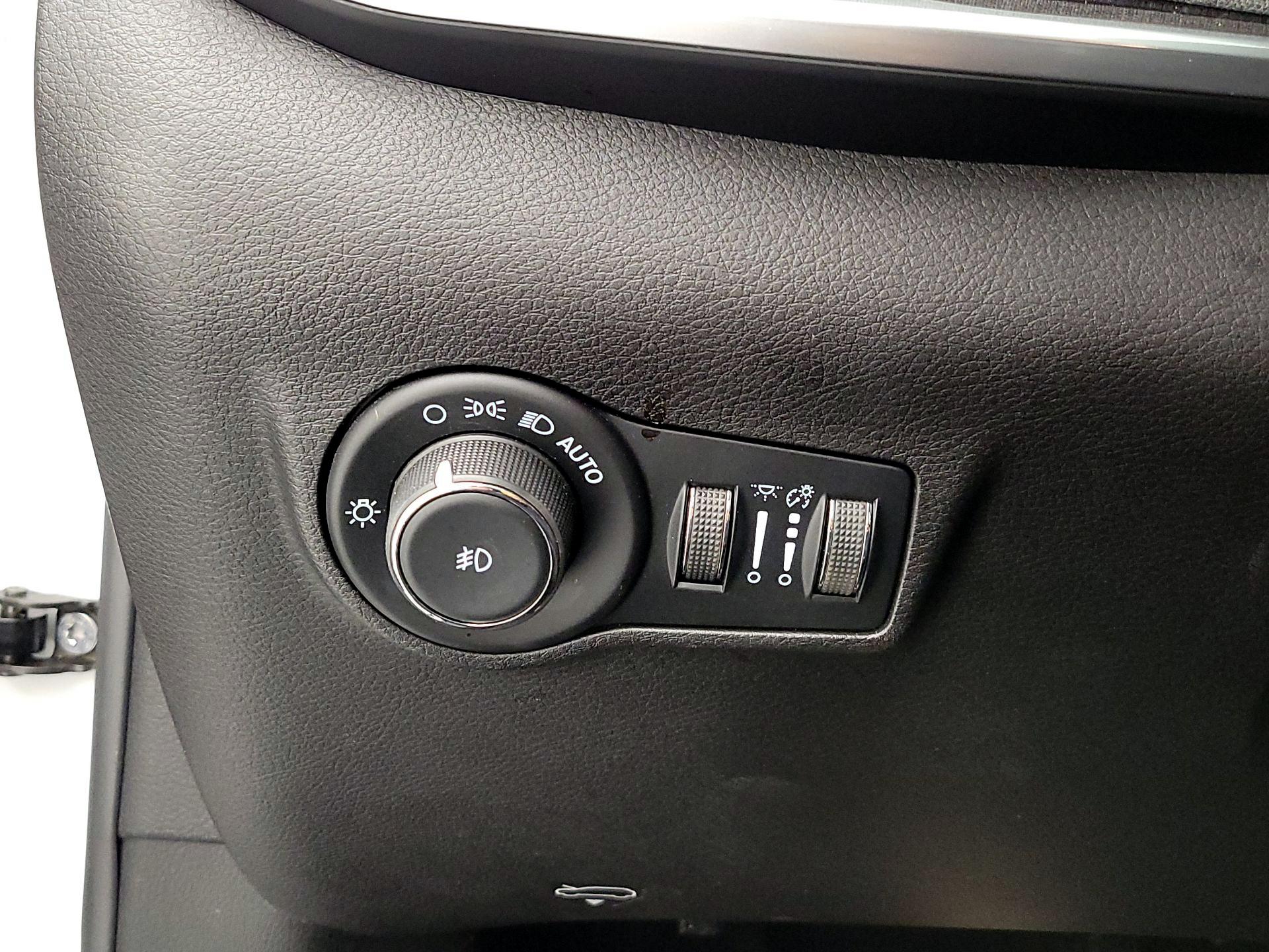 Thumbnail: 2022 Jeep Compass - 13