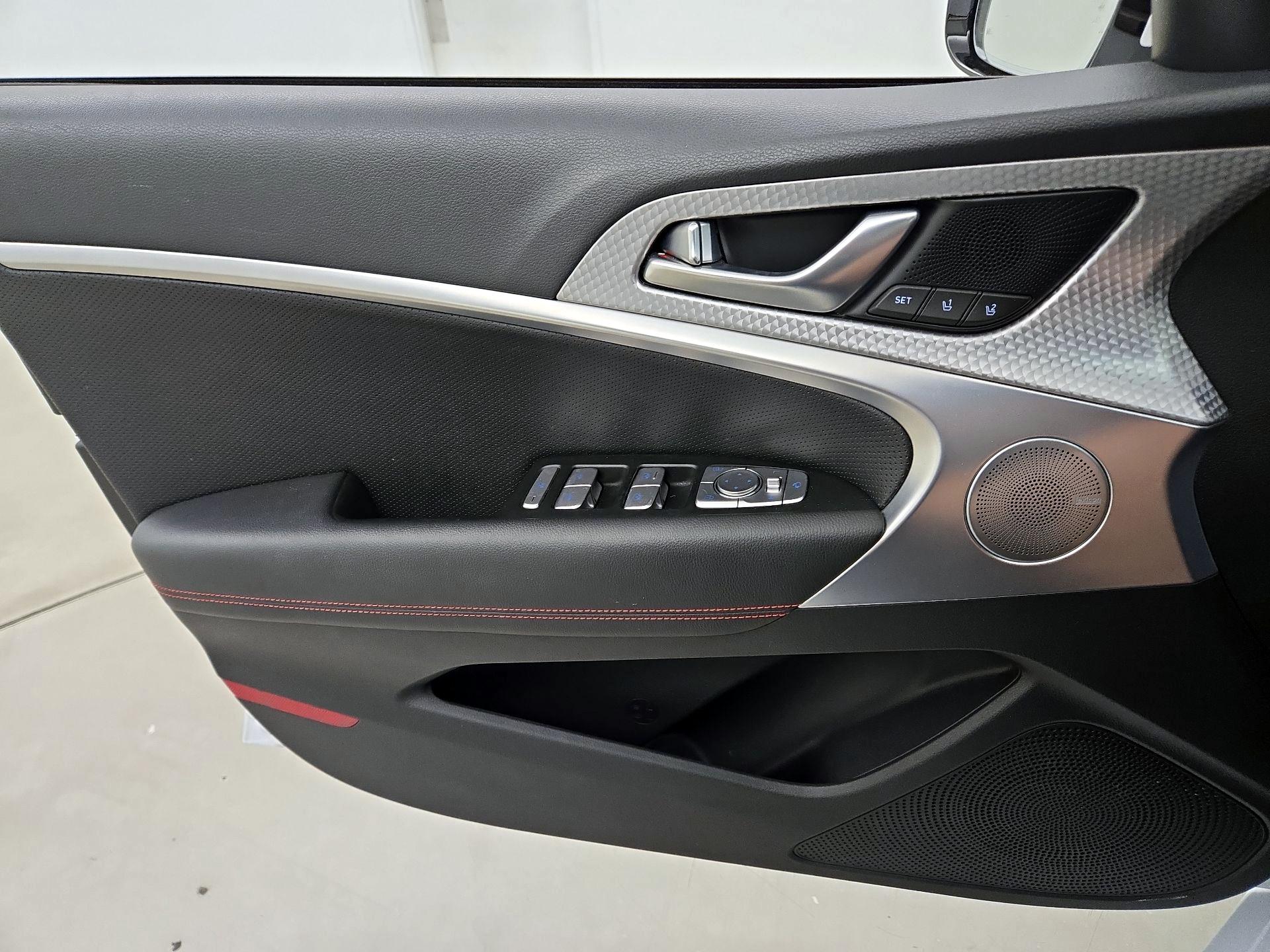 Thumbnail: 2023 Genesis G70 - 12