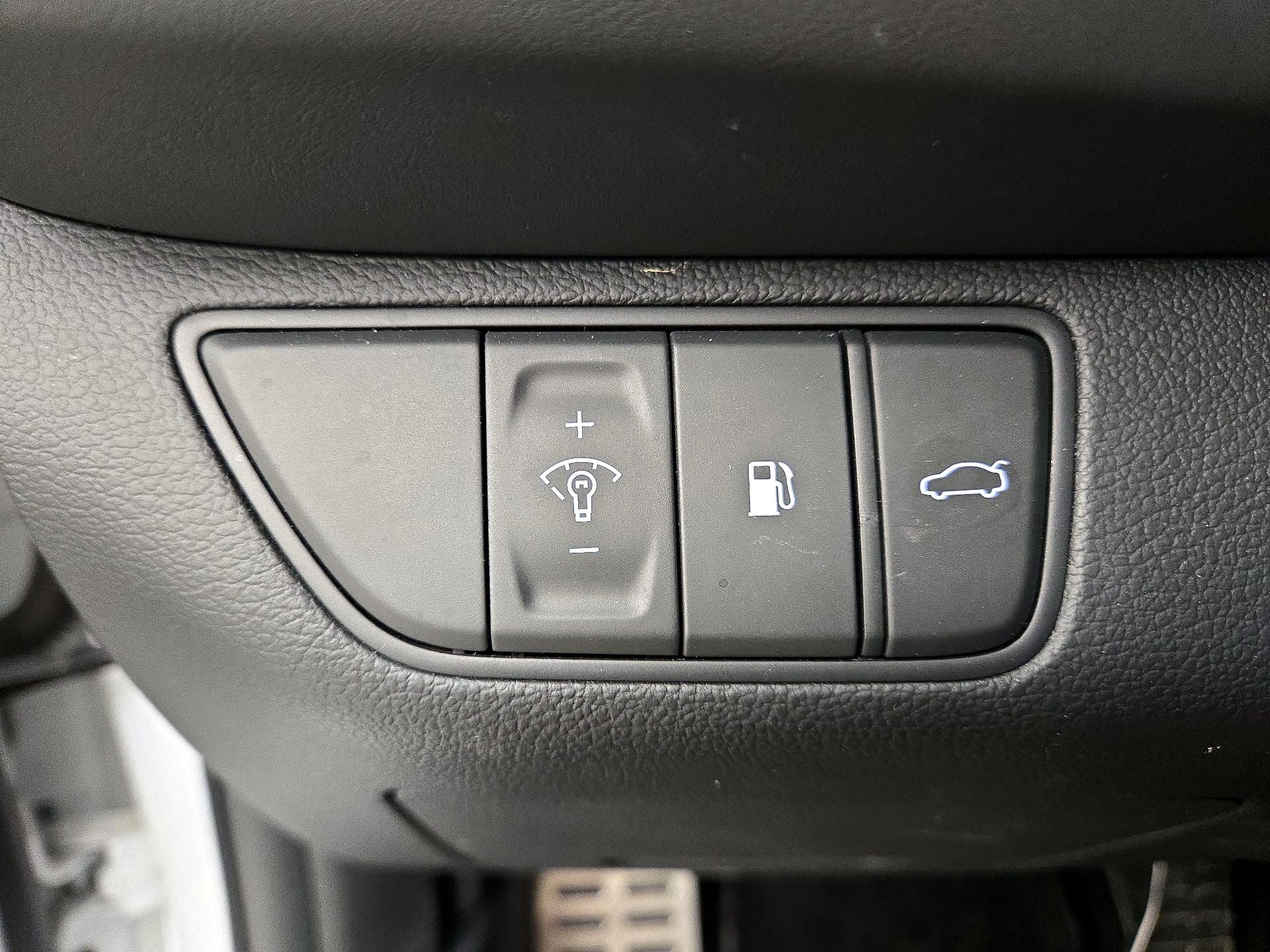 Thumbnail: 2023 Genesis G70 - 13