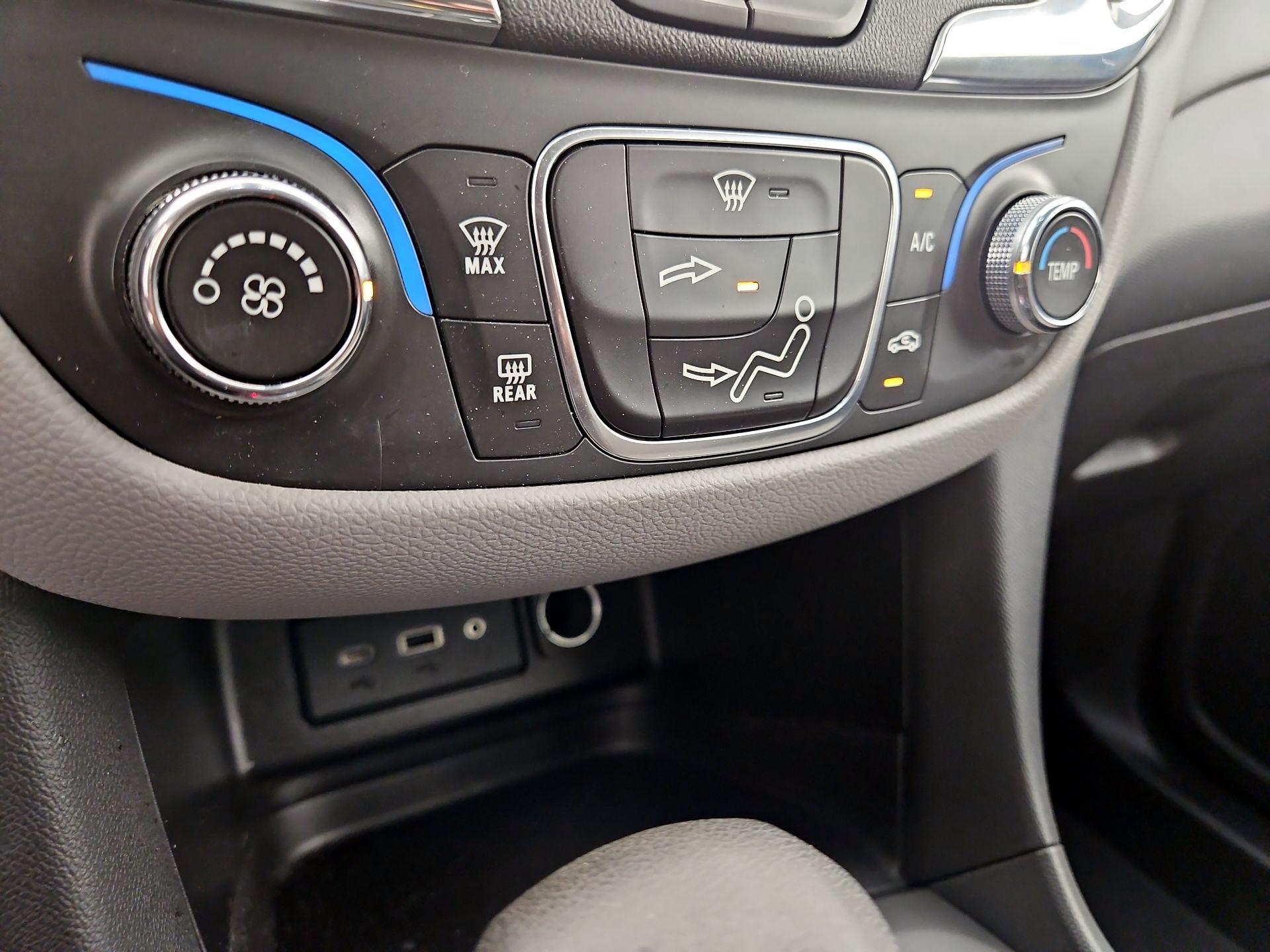 Thumbnail: 2022 Chevrolet Equinox - 16