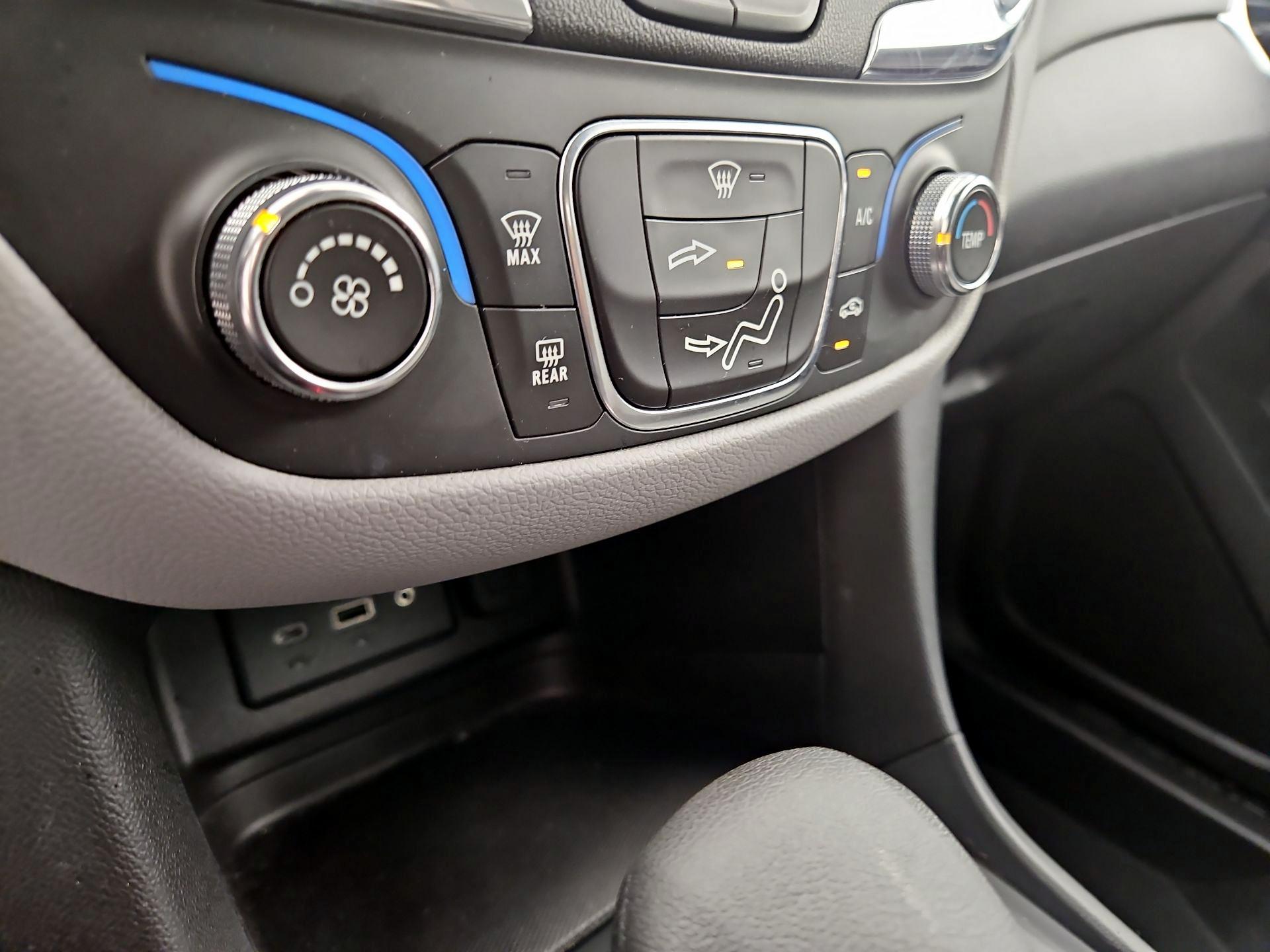 Thumbnail: 2022 Chevrolet Equinox - 16