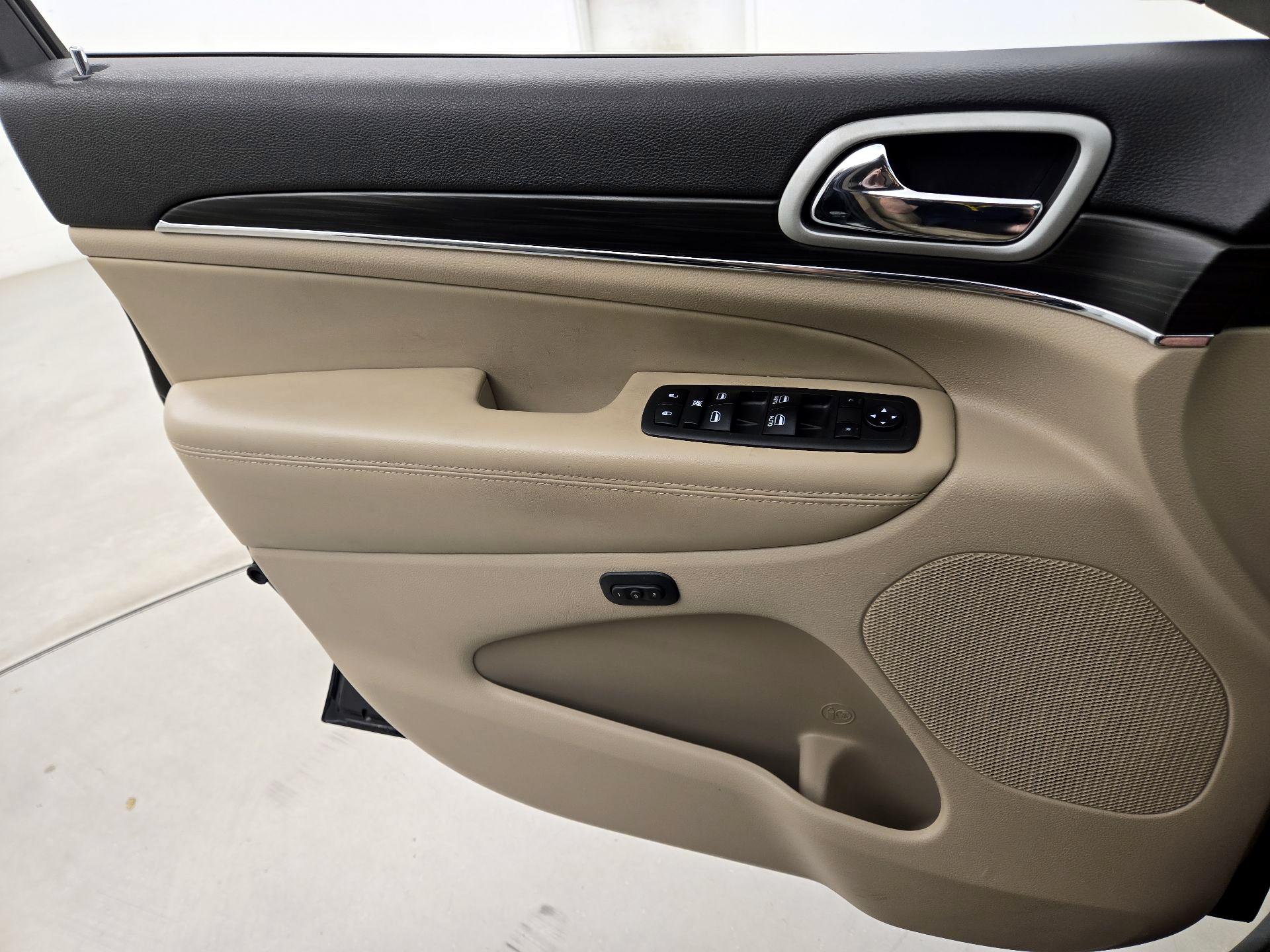 Thumbnail: 2021 Jeep Grand Cherokee - 12