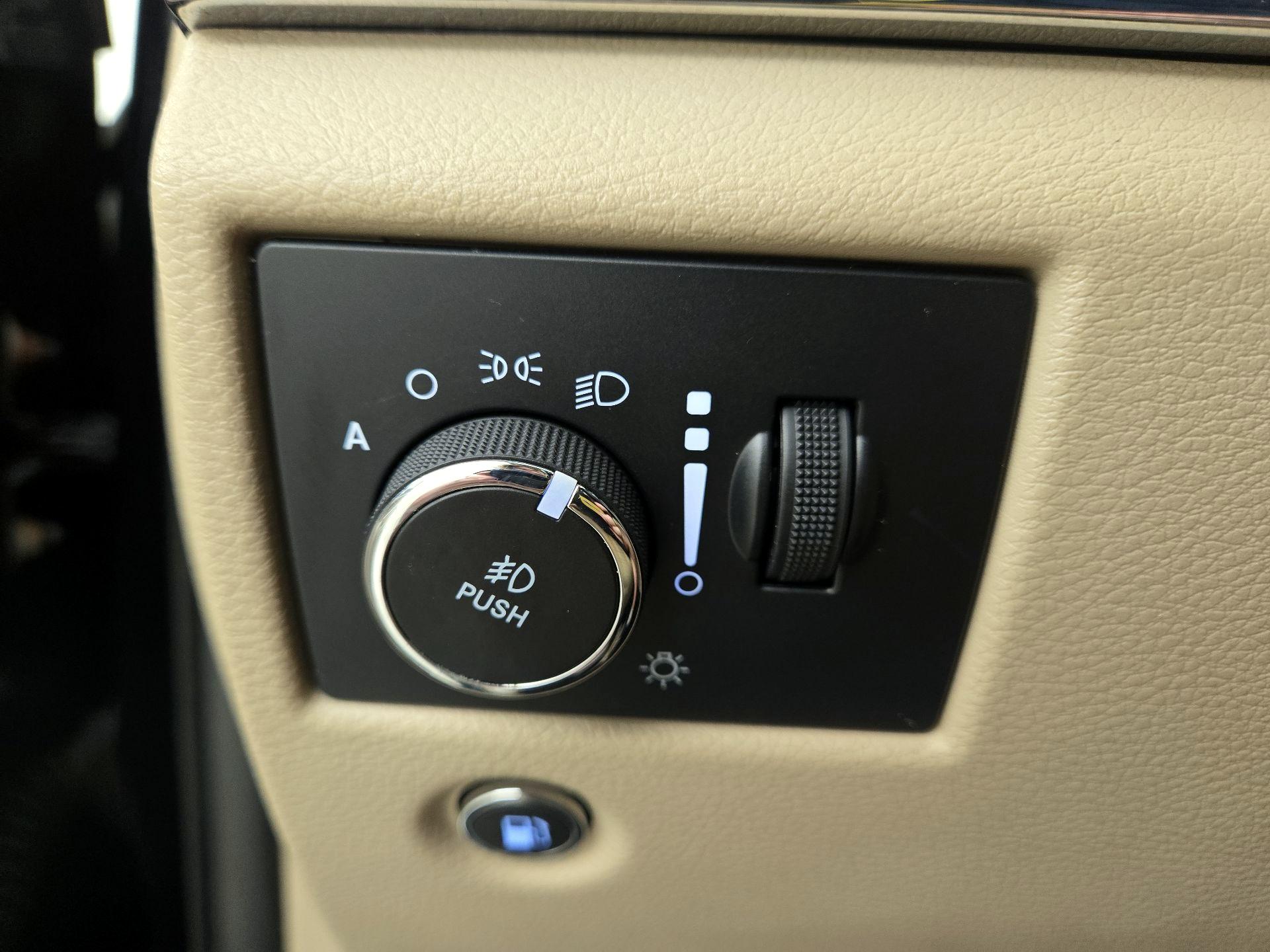 Thumbnail: 2021 Jeep Grand Cherokee - 13