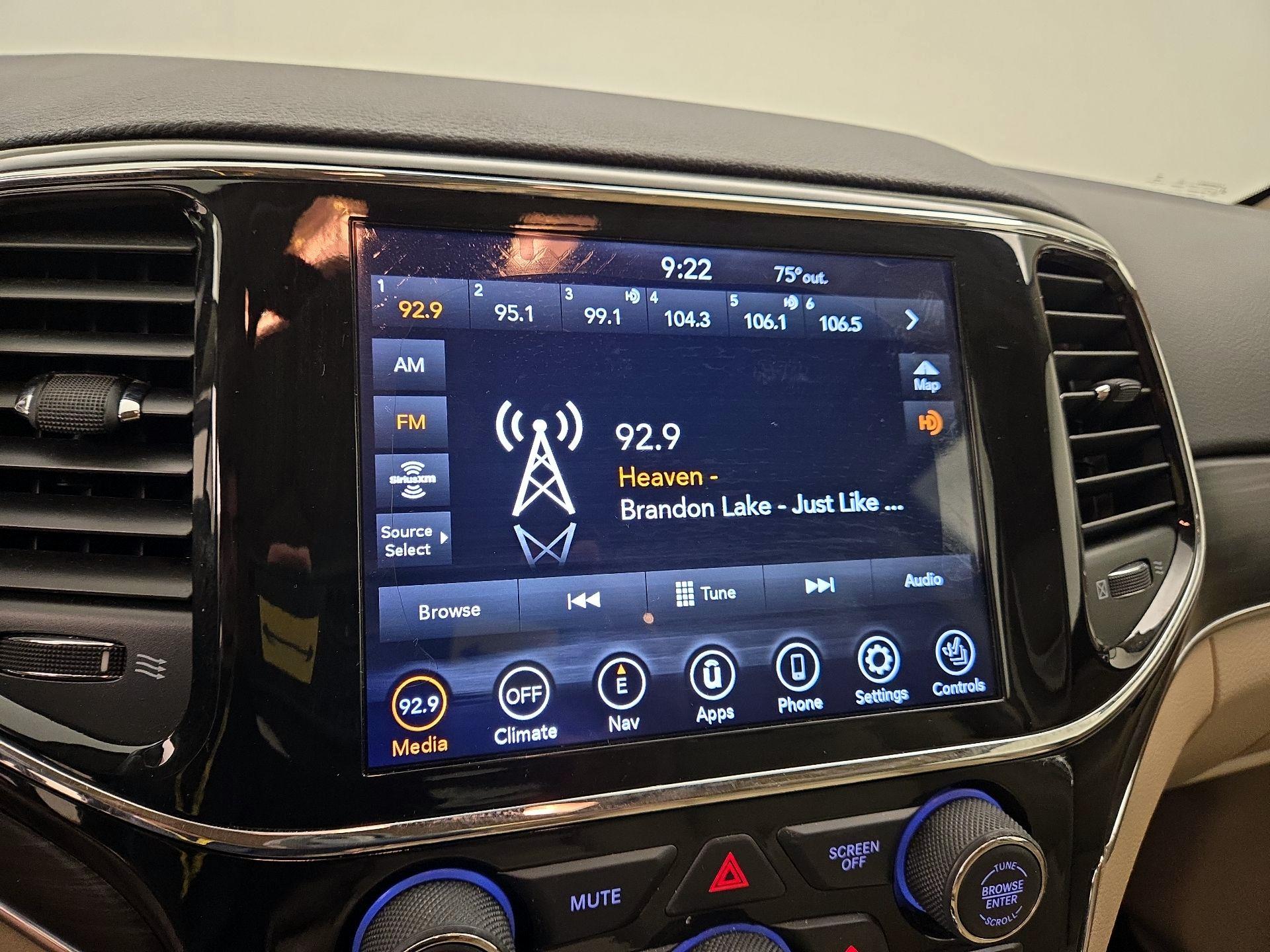 Thumbnail: 2021 Jeep Grand Cherokee - 16