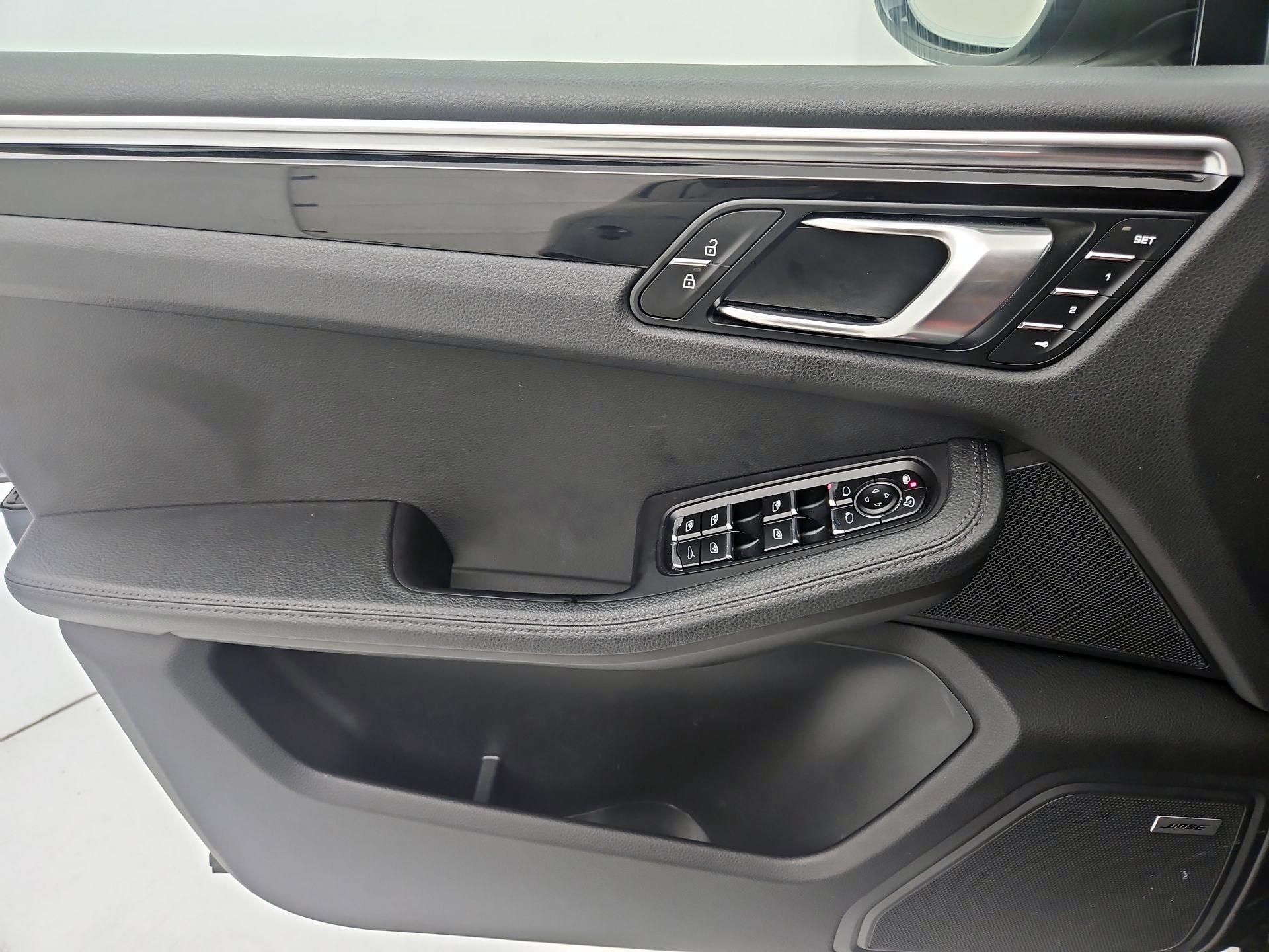 Thumbnail: 2020 Porsche Macan - 12