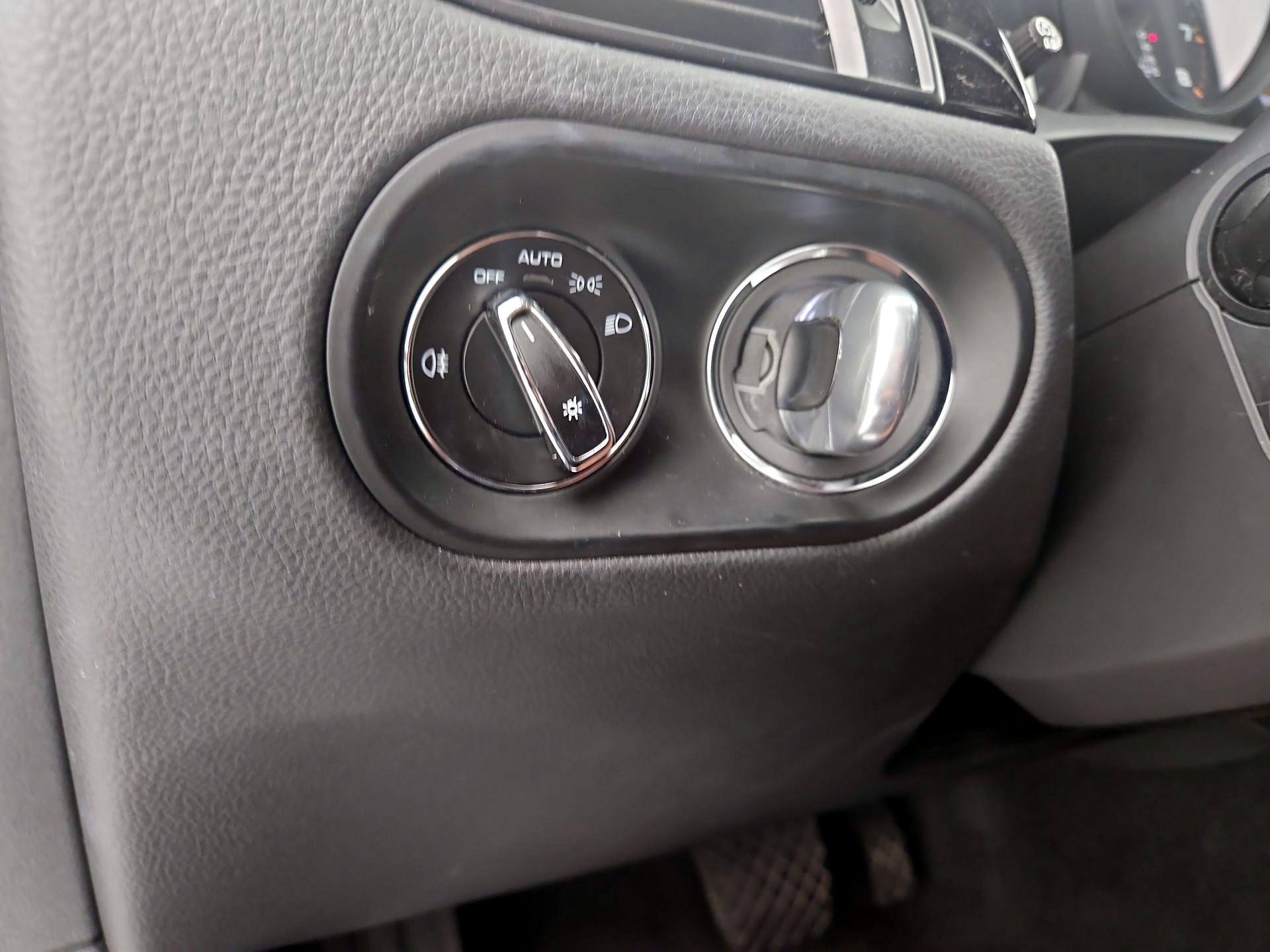 Thumbnail: 2020 Porsche Macan - 13