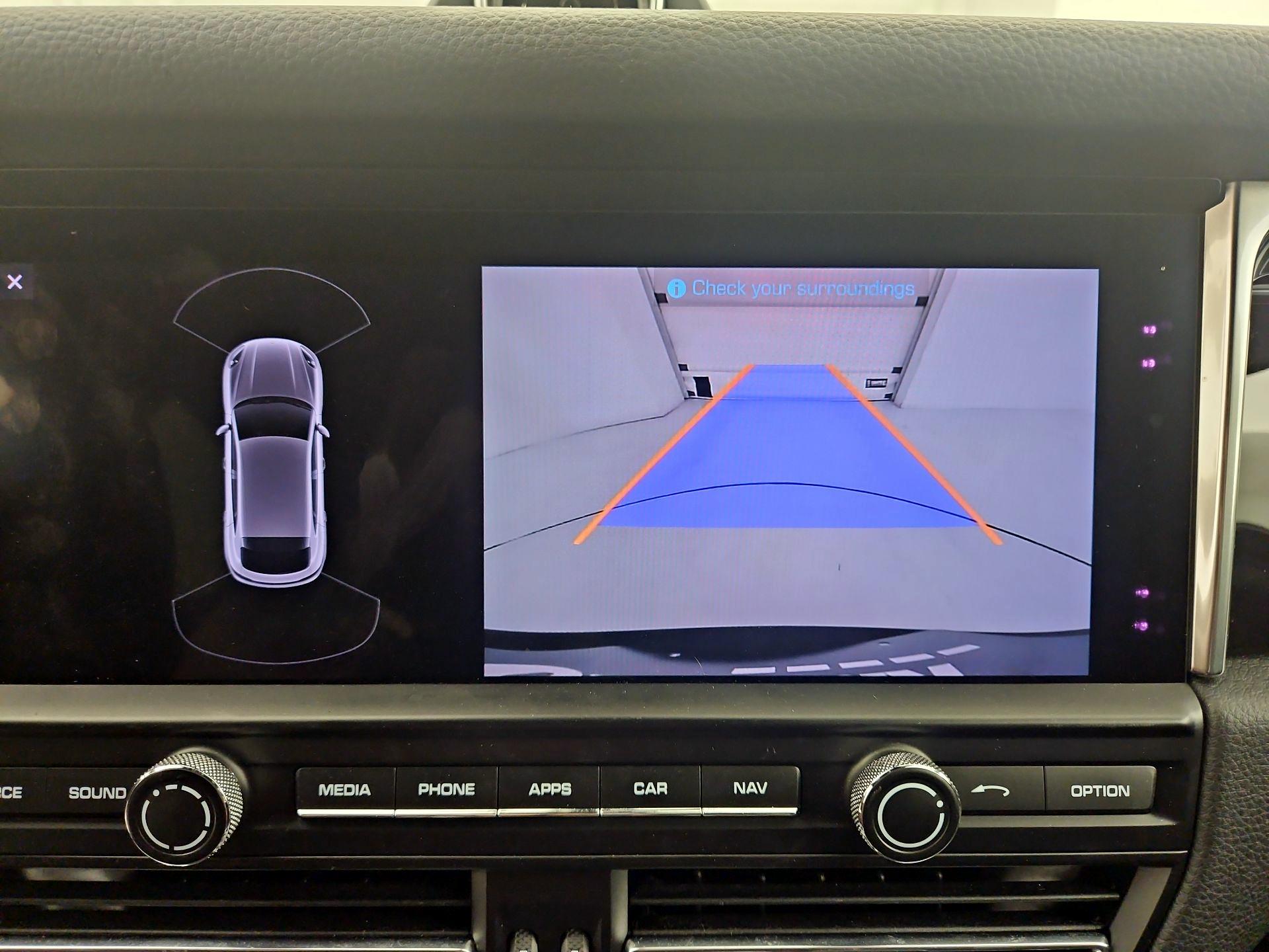 Thumbnail: 2020 Porsche Macan - 15