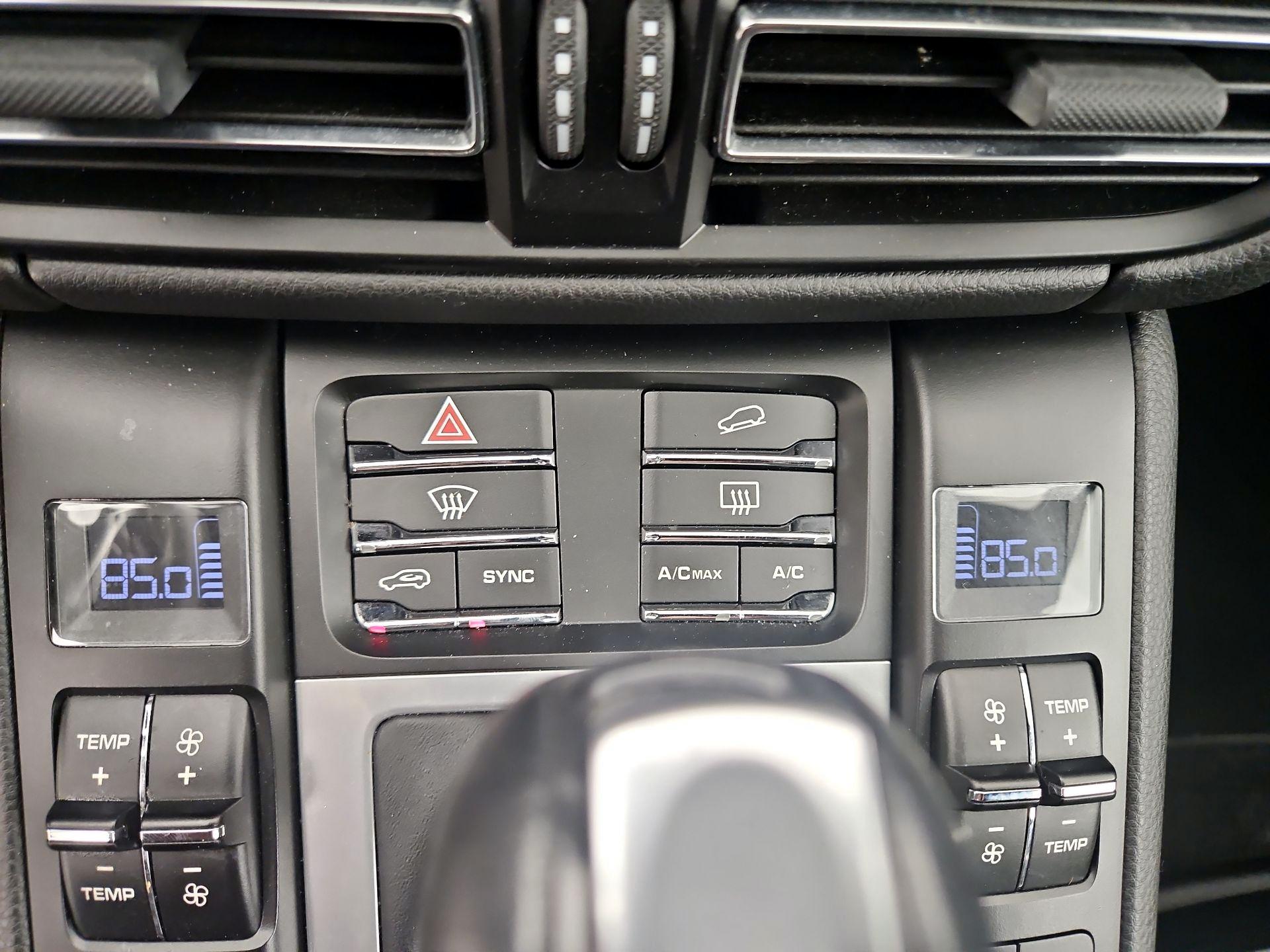 Thumbnail: 2020 Porsche Macan - 17