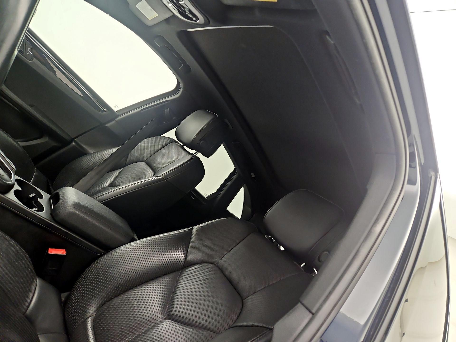 Thumbnail: 2020 Porsche Macan - 20