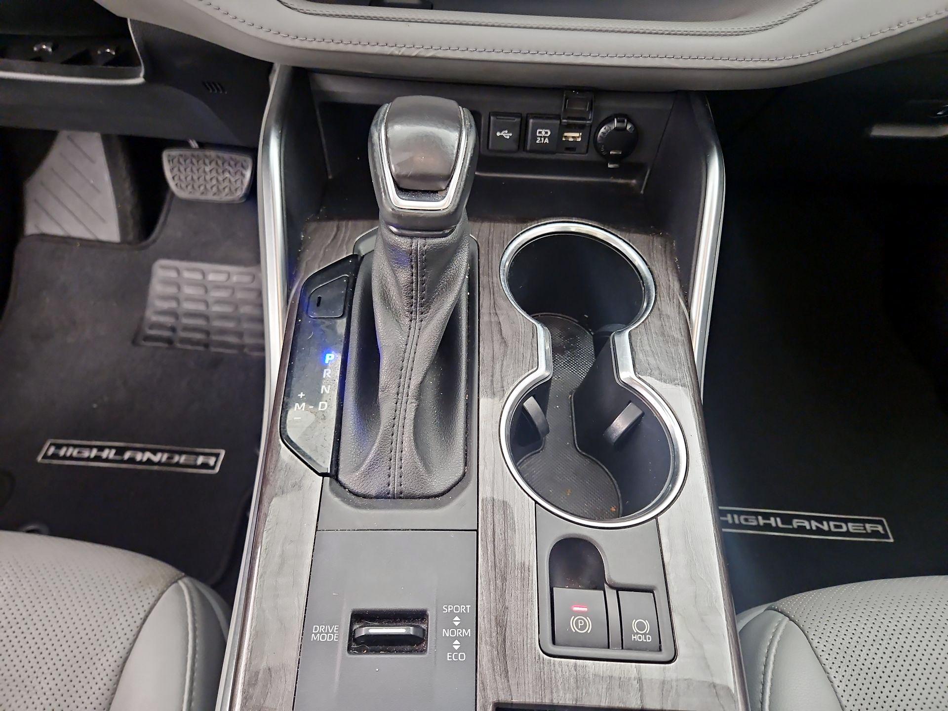 Thumbnail: 2021 Toyota Highlander - 16