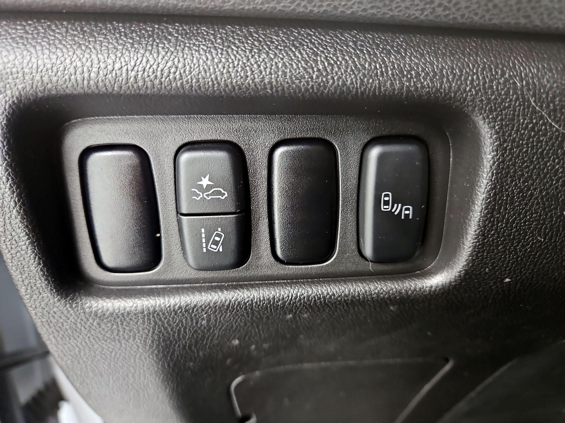 Thumbnail: 2023 Mitsubishi Outlander Sport - 13