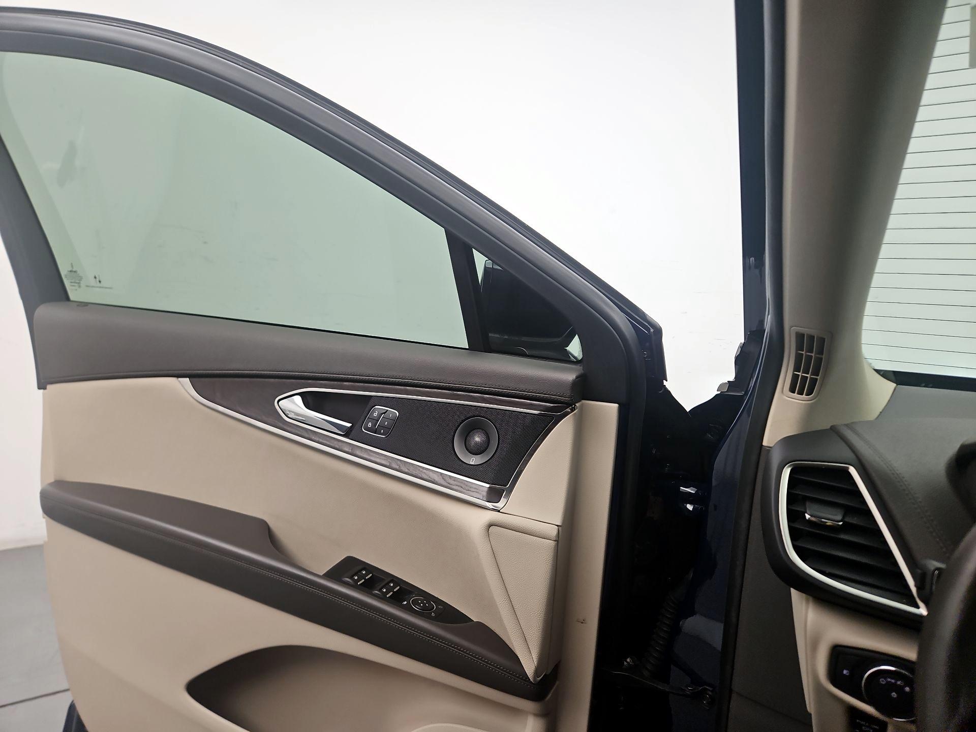 Thumbnail: 2020 Lincoln Nautilus - 12