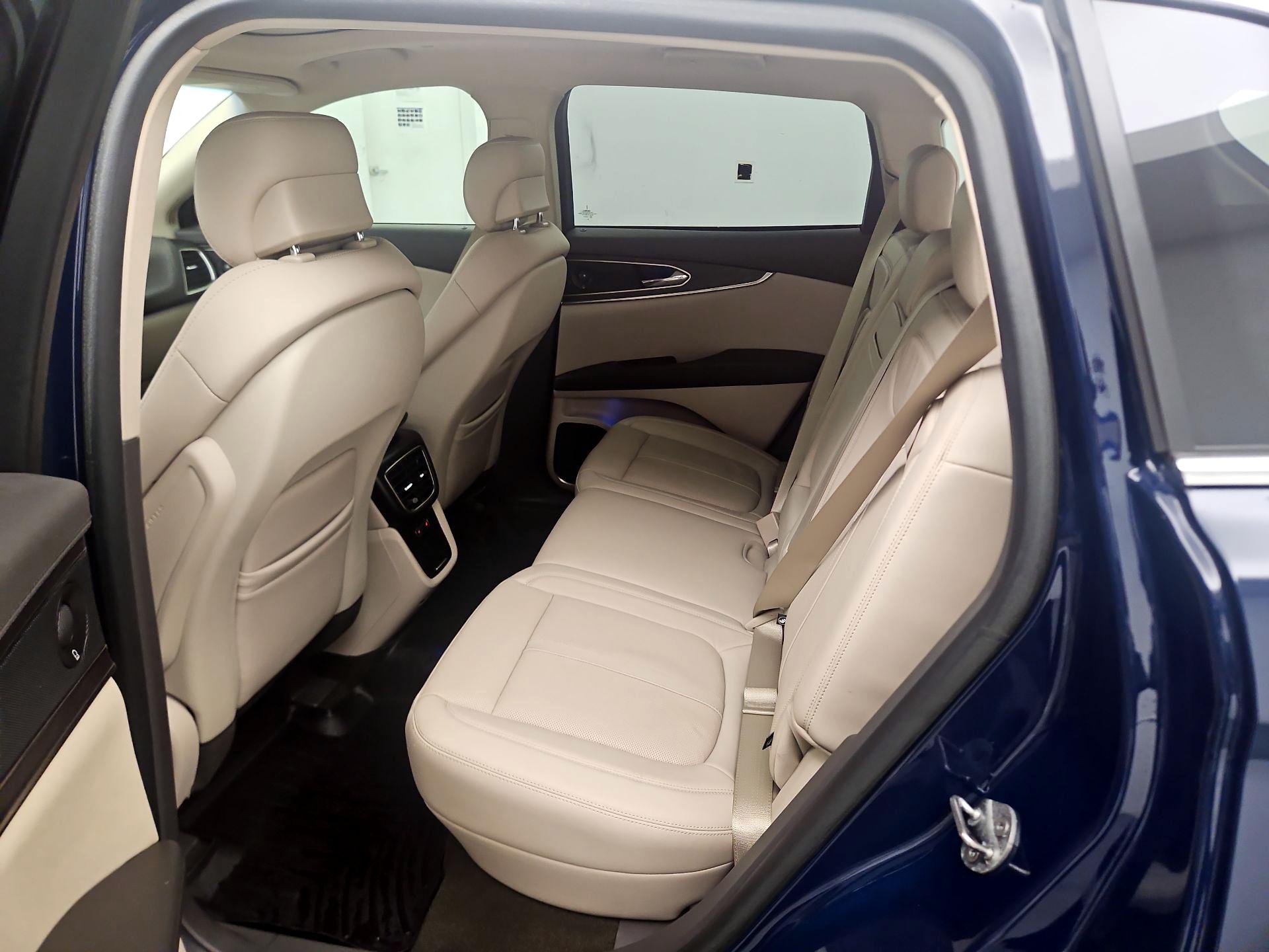 Thumbnail: 2020 Lincoln Nautilus - 16